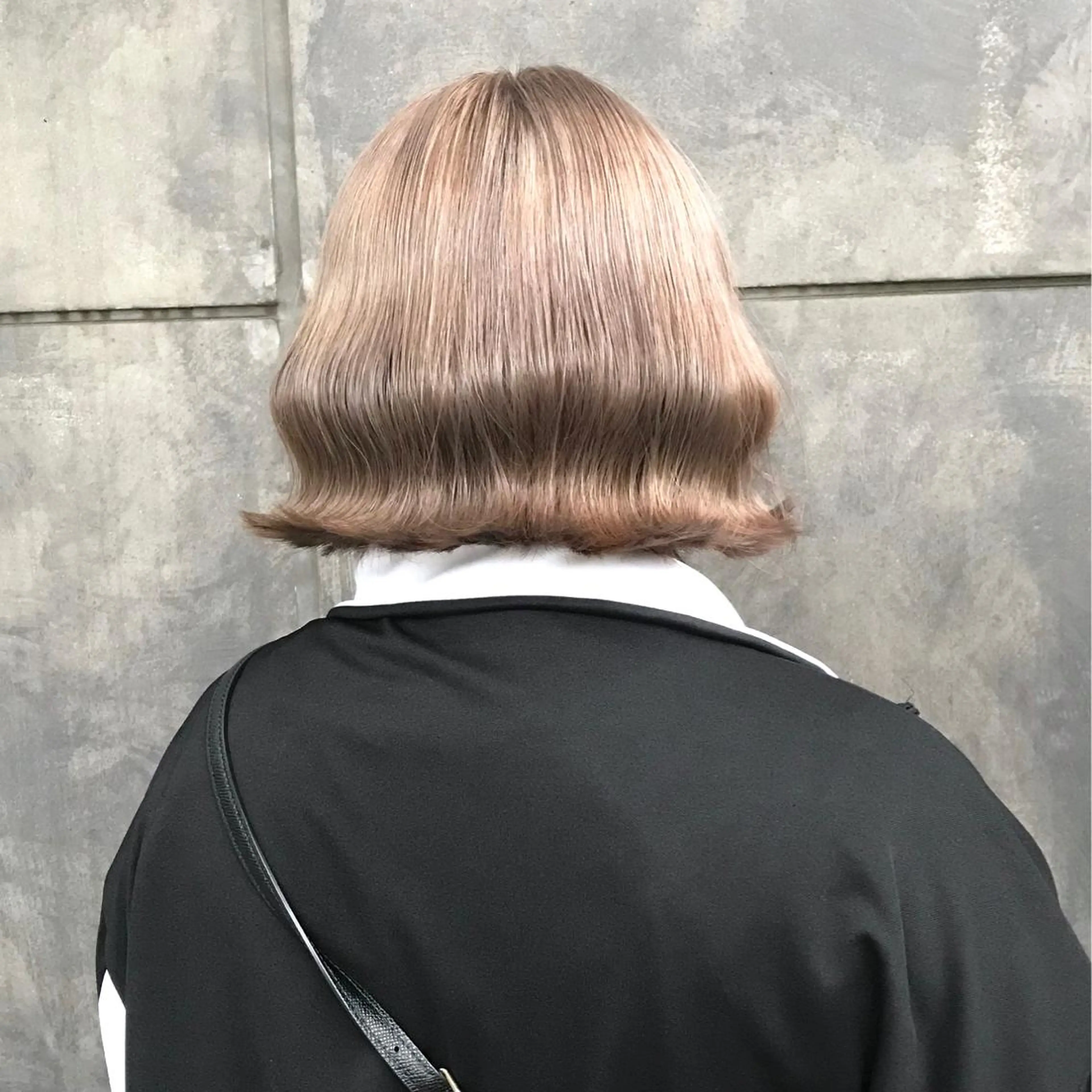 ショート カラー ベージュカラー ブリーチ ブロンド ホワイトベージュ タンバルモリ K-POP好き美容師 🇰🇷Kai.Yのヘアスタイル