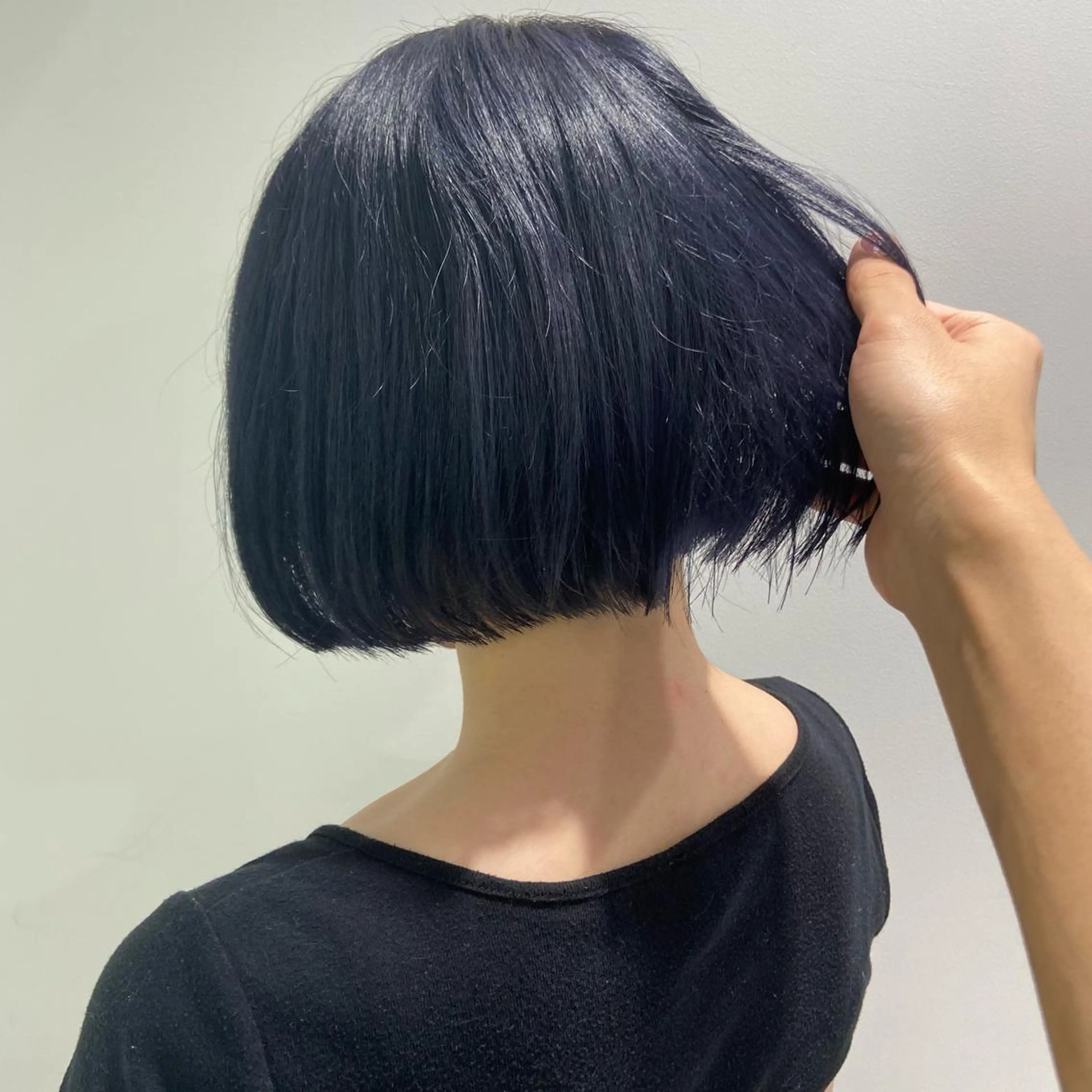 ショート 寒色＆ブリーチ特化 寒色MiOのヘアスタイル