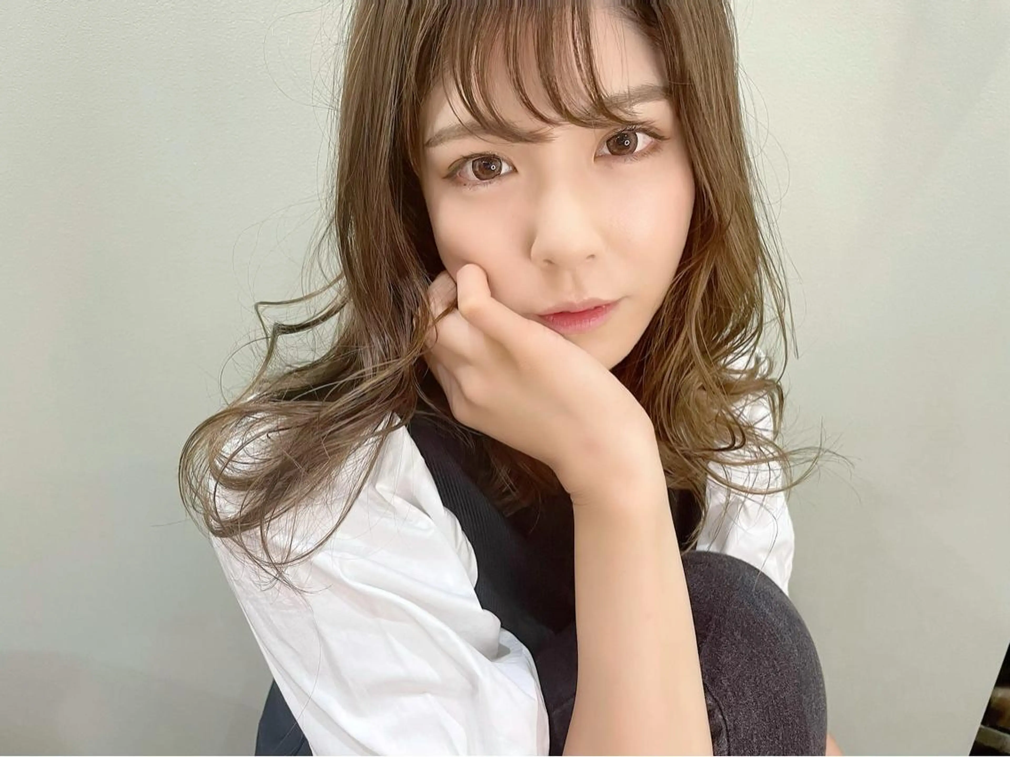 ミディアム カラー ベージュカラー ハイライトカラー ハイライト シースルーバング 寺本 早希のヘアスタイル