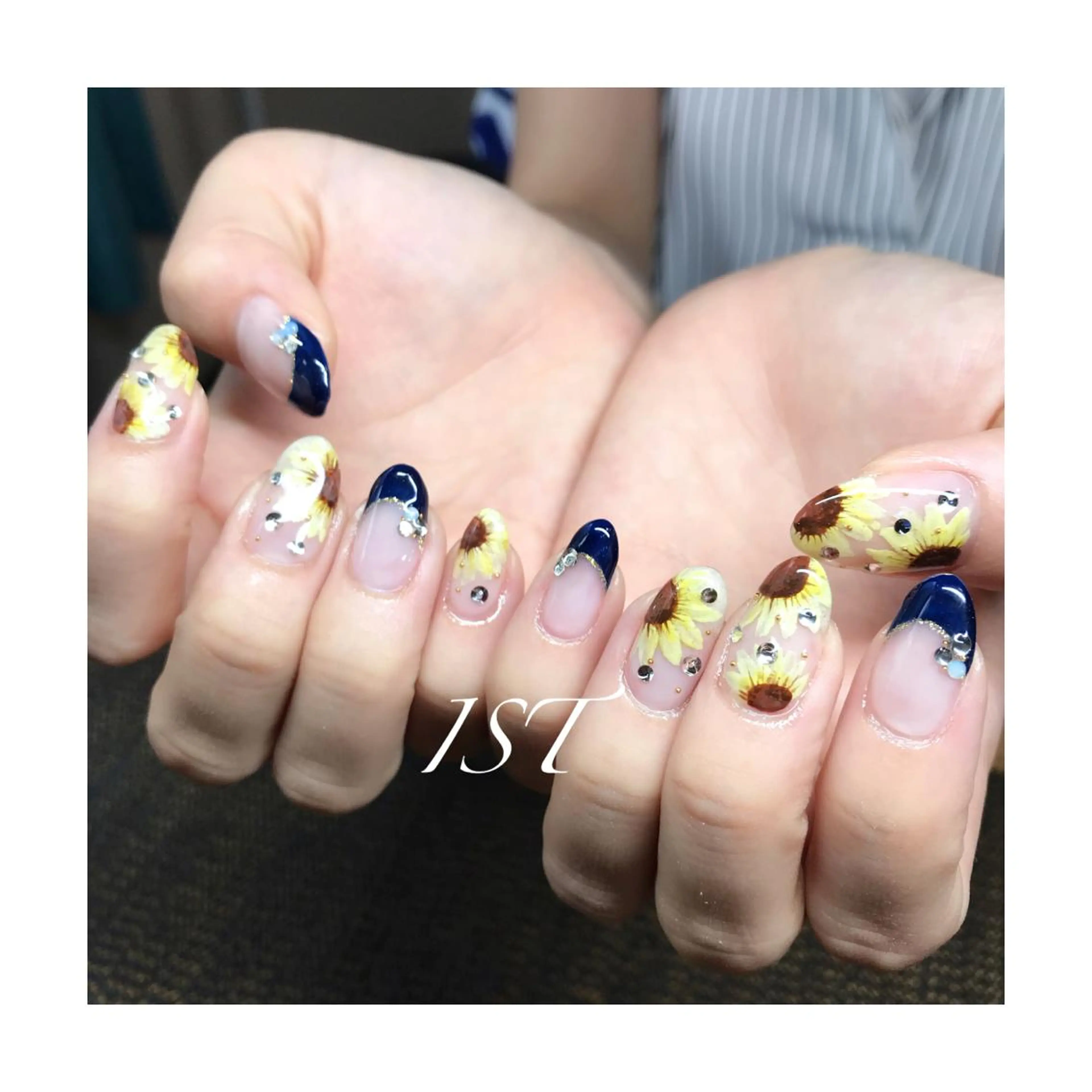 ネイル ストーンネイル メンズ歓迎🙆‍♀️ エステ/ネイルISTのネイルデザイン