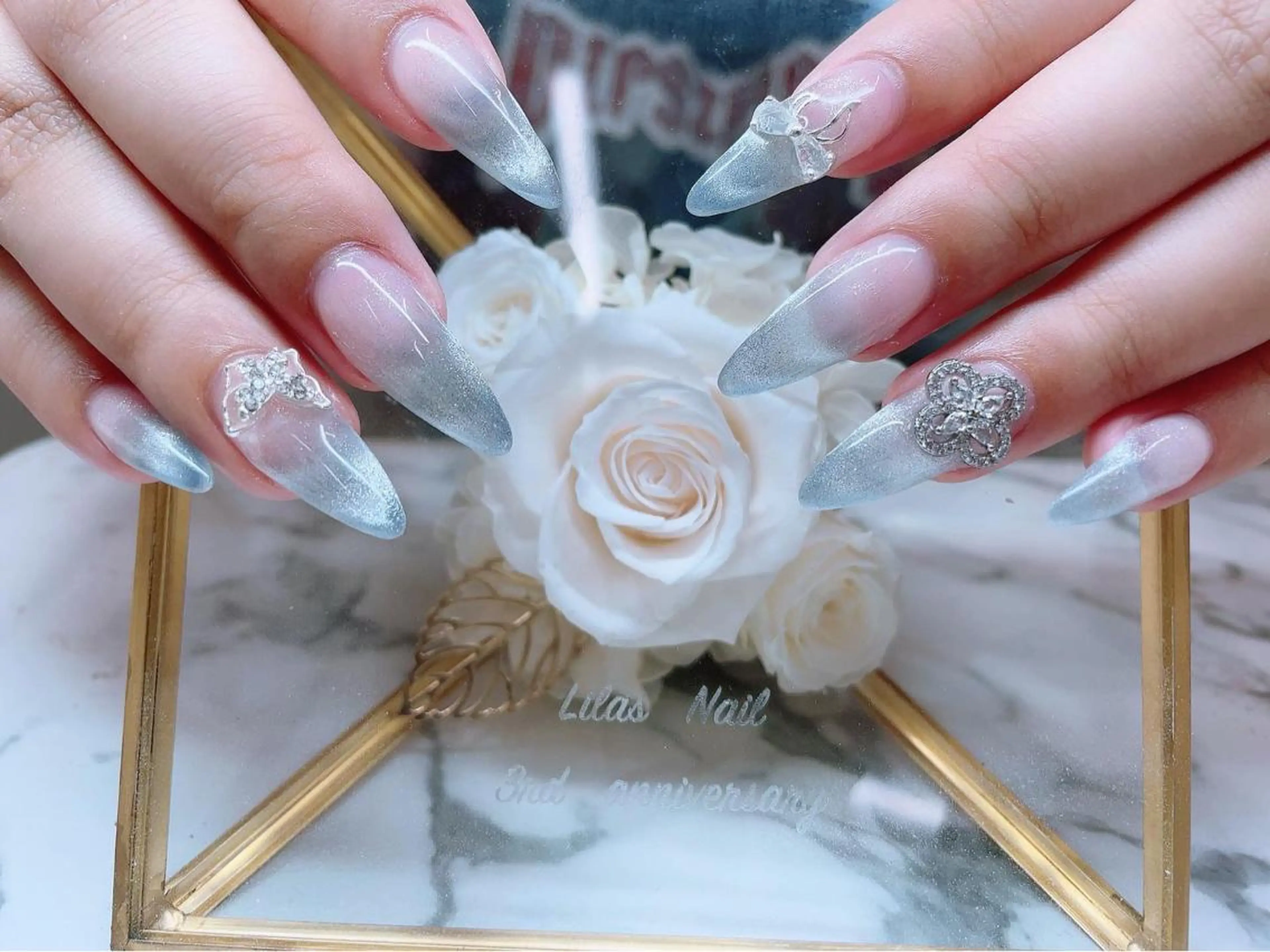 ネイル ブルー ジェルネイル グラデーション ハードジェル キラキラネイル Lilas Nailのネイルデザイン
