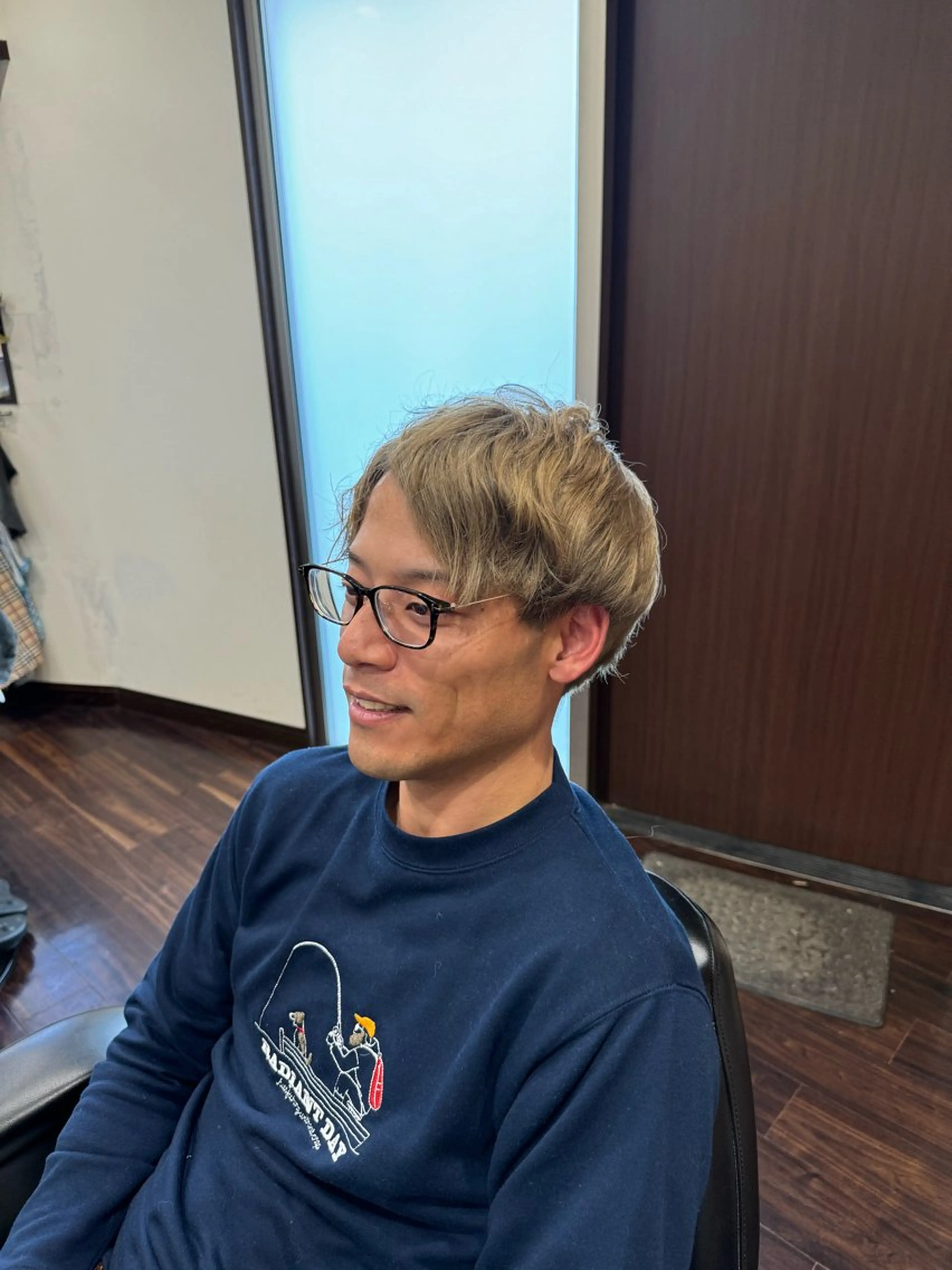 ショート カラー メンズ メンズブリーチ センターパート メンズハイトーン ブリーチ ハイトーンカラー 早川 太貴のヘアスタイル