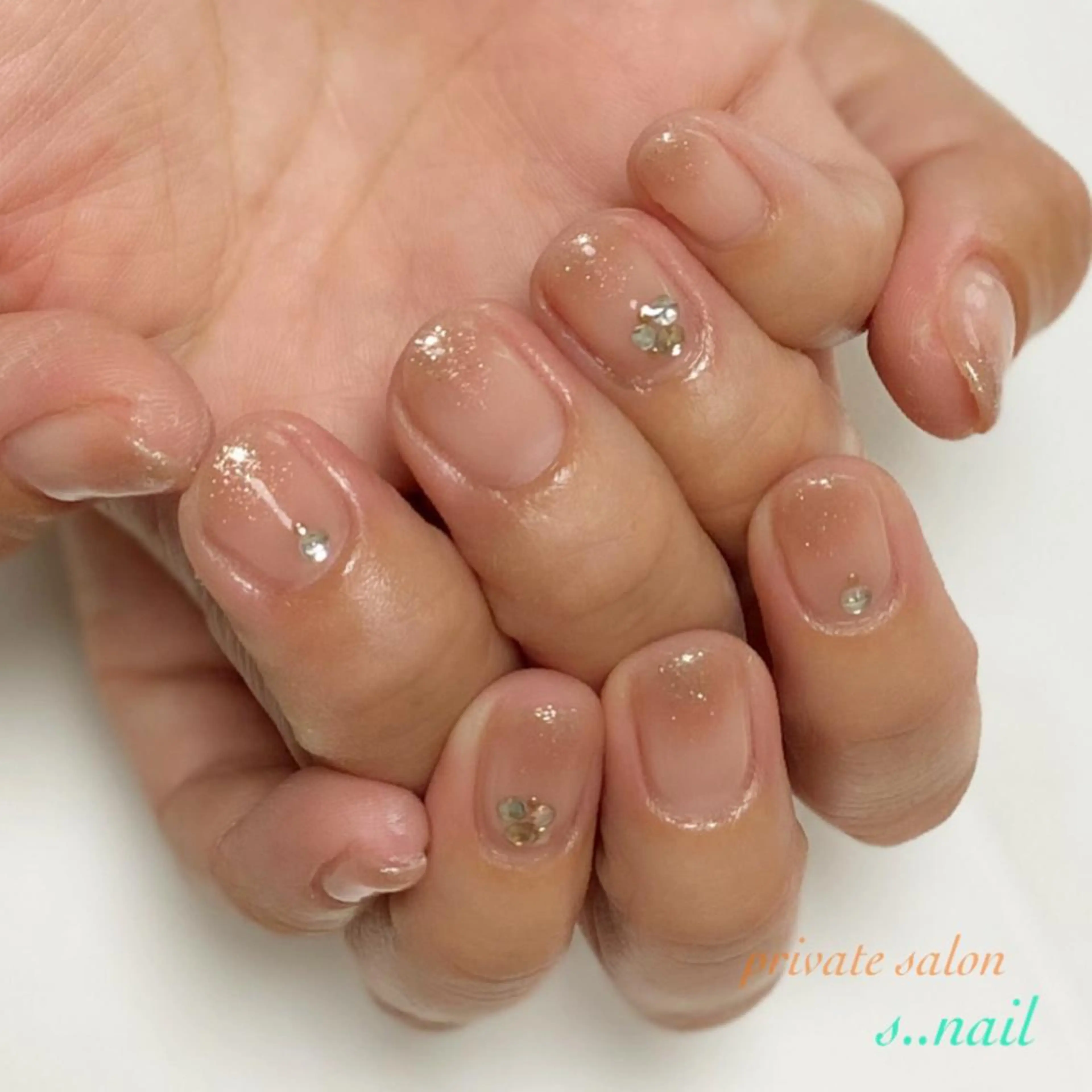 ネイル チークネイル キラキラネイル ラメ(グリッター) ハンドネイル フットネイル s..nail / MORITAのネイルデザイン