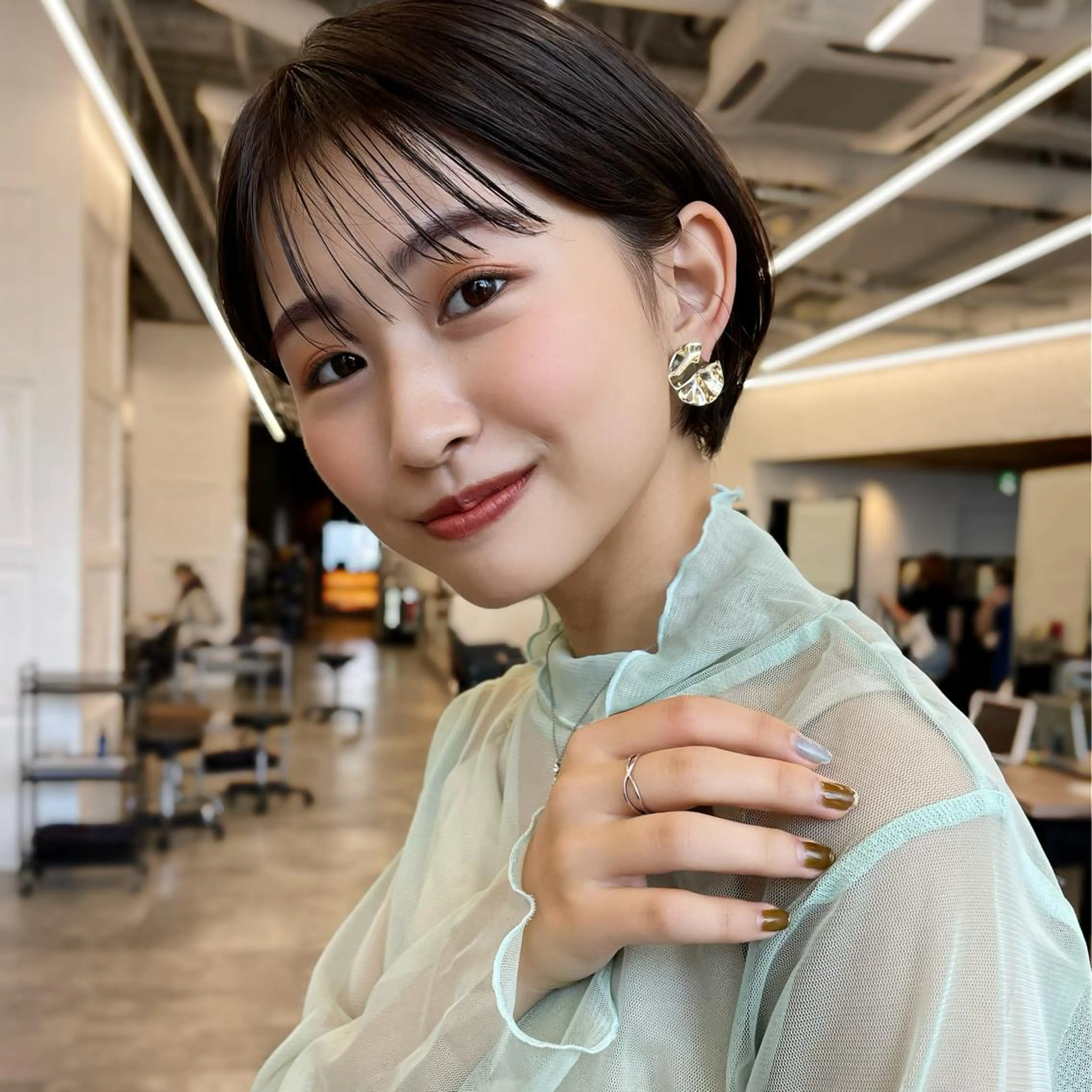 ショート ショートヘア レイヤー/ショート透 明感カラー/西田祐賀のヘアスタイル