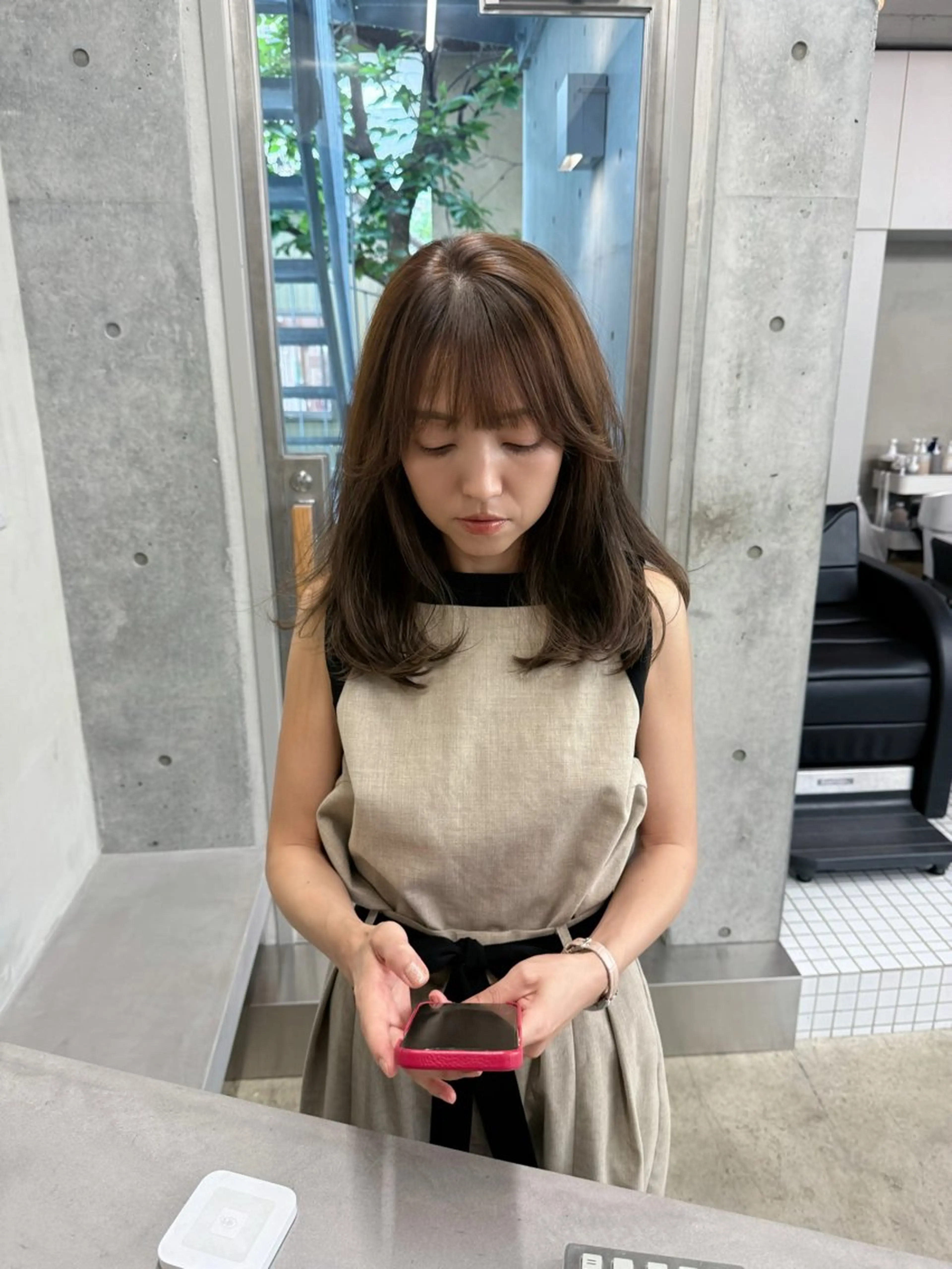 ロング カラー ロングレイヤー アッシュ ベージュカラー ブリーチ 透明感カラー カット ヘアカラー トリートメント 誰より丁寧なカット/ 小林輝/レイヤーのヘアスタイル