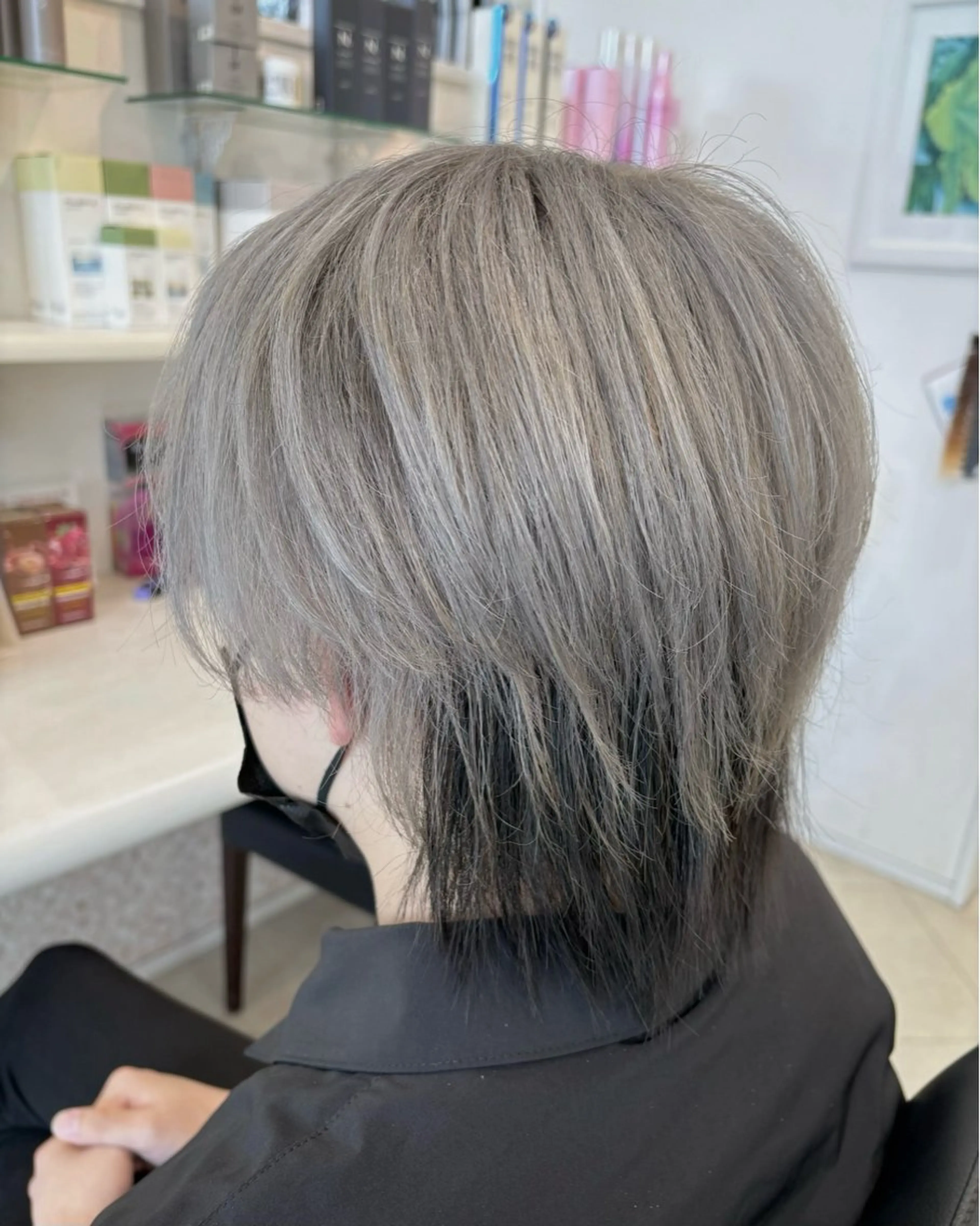 ショート カラー メンズ 透明感カラー デザインカラー シルバー Queen's gate 昭和Palace所属・🩵 青木萌華 🩵 髪質改善・髪色改善のヘアスタイル