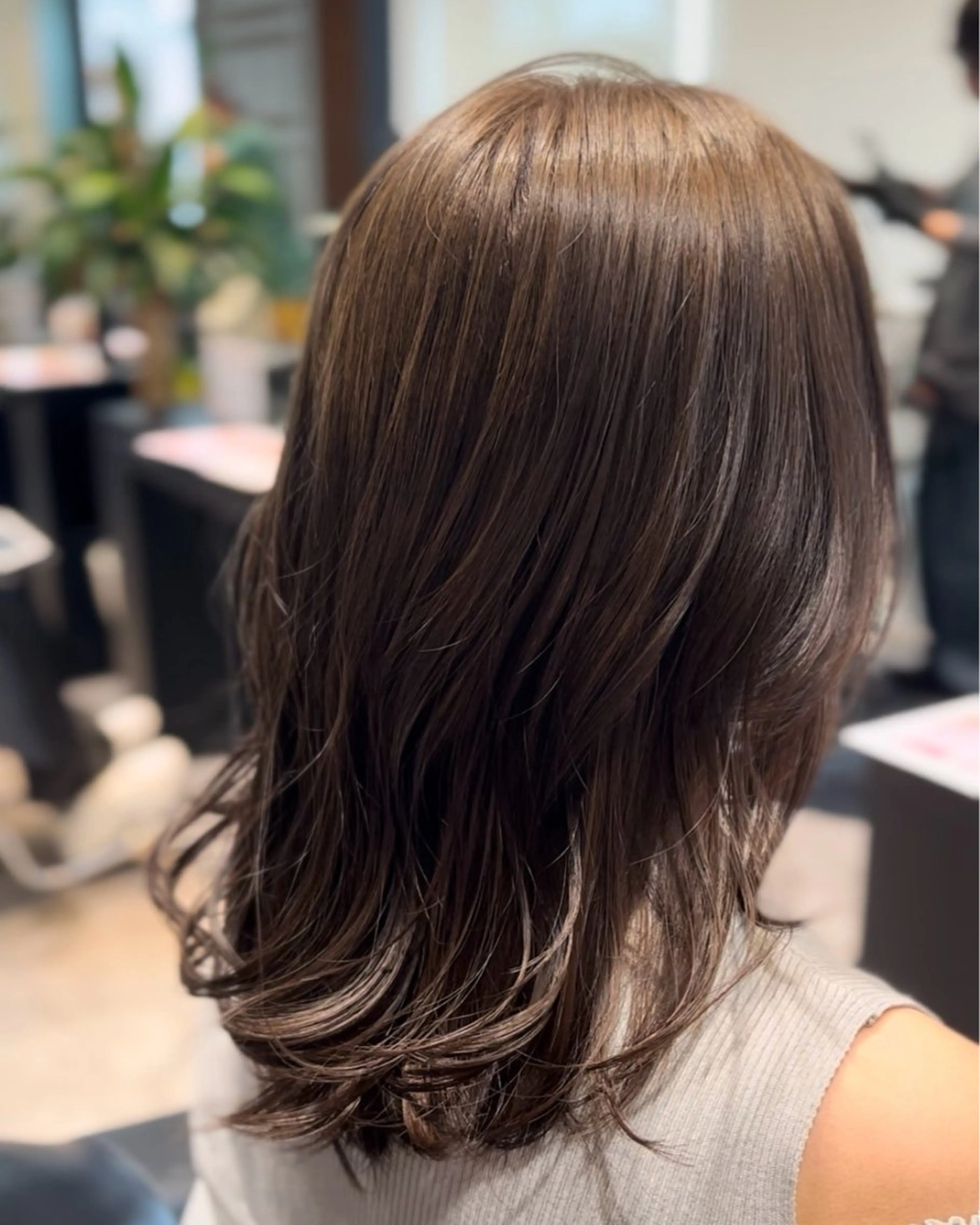 ミディアム 亀井 慎太郎のヘアスタイル