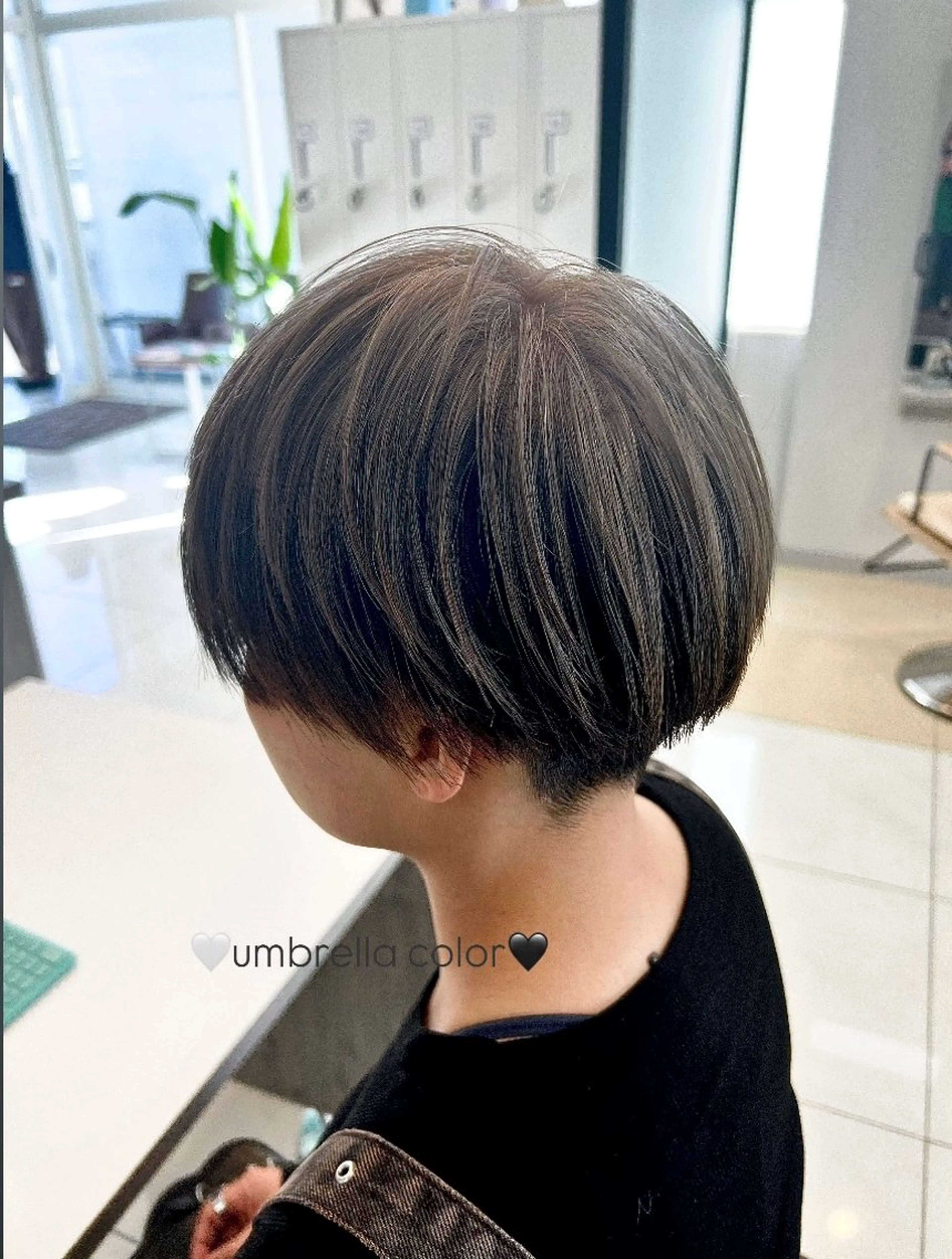 ショート カラー ベージュカラー ブリーチ ブラウンカラー デザインカラー ヘアカラー トリートメント LiTA 友田未来のヘアスタイル