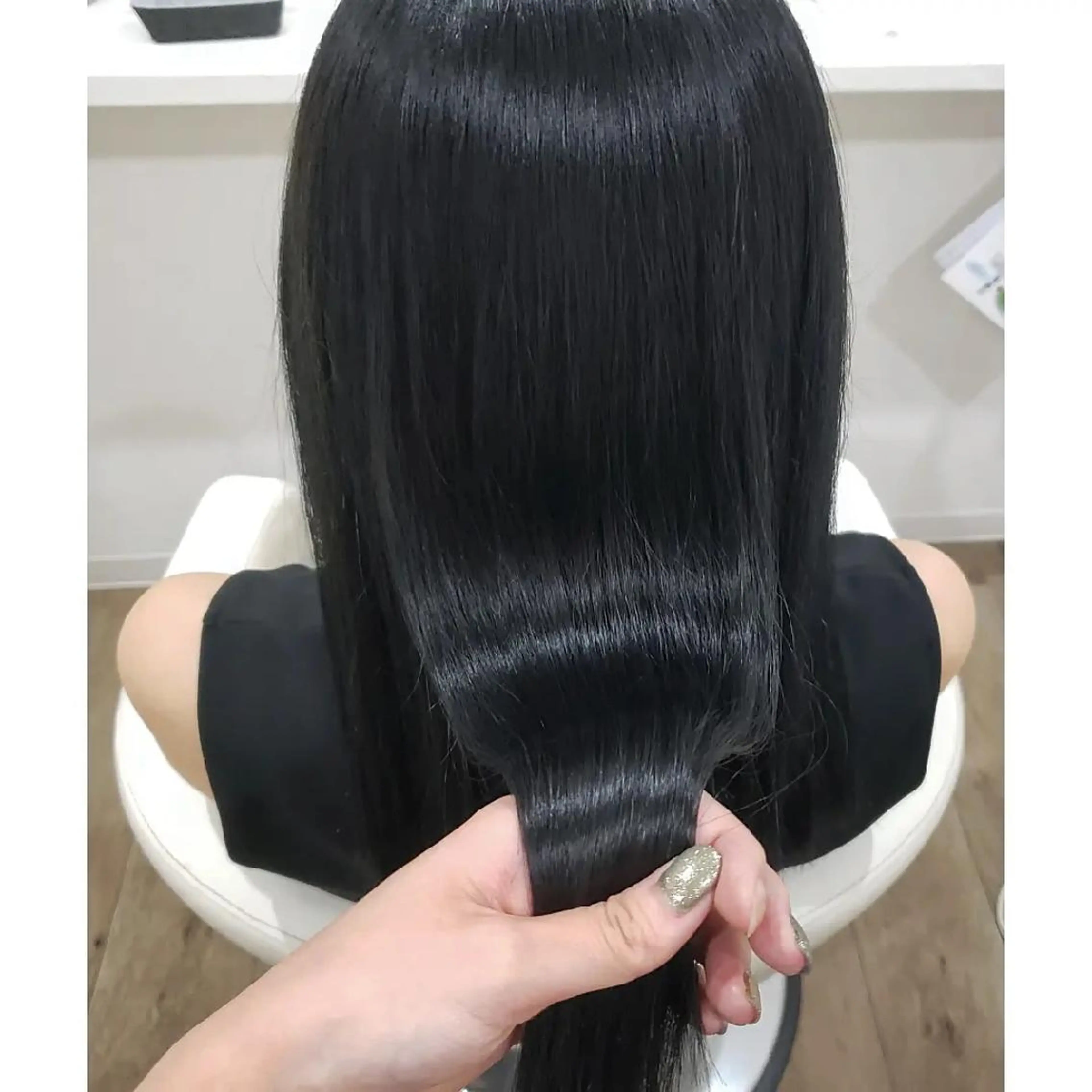 ロング カラー ヘアアレンジ ベージュカラー 黒髪 ブルーカラー ブルーブラック イヤリングカラー カット ヘアカラー 縮毛矯正 髪質改善サロン🍃 AIRI のヘアスタイル