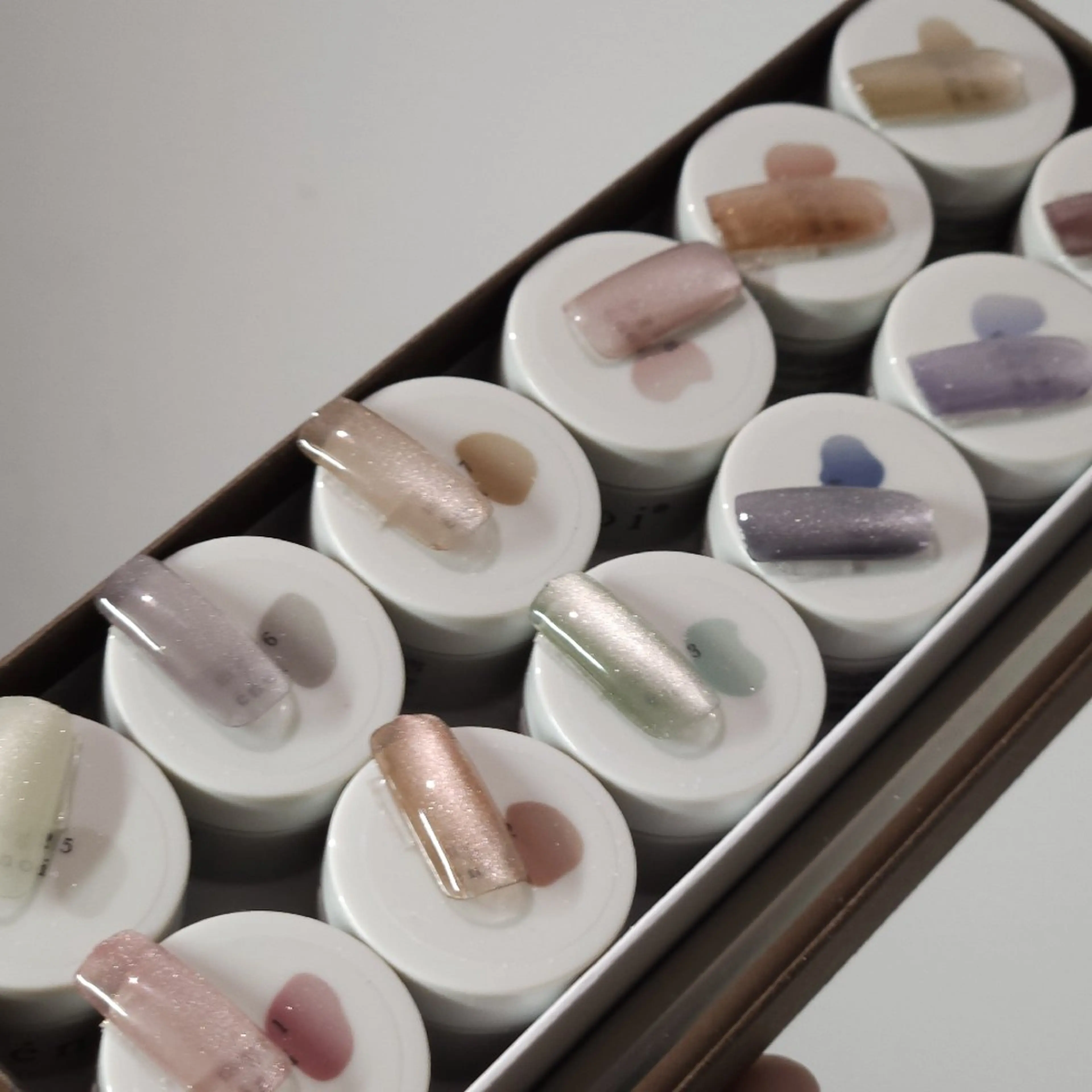 【オフ込み】フラッシュマグ·enoiマグネットネイル💅の写真