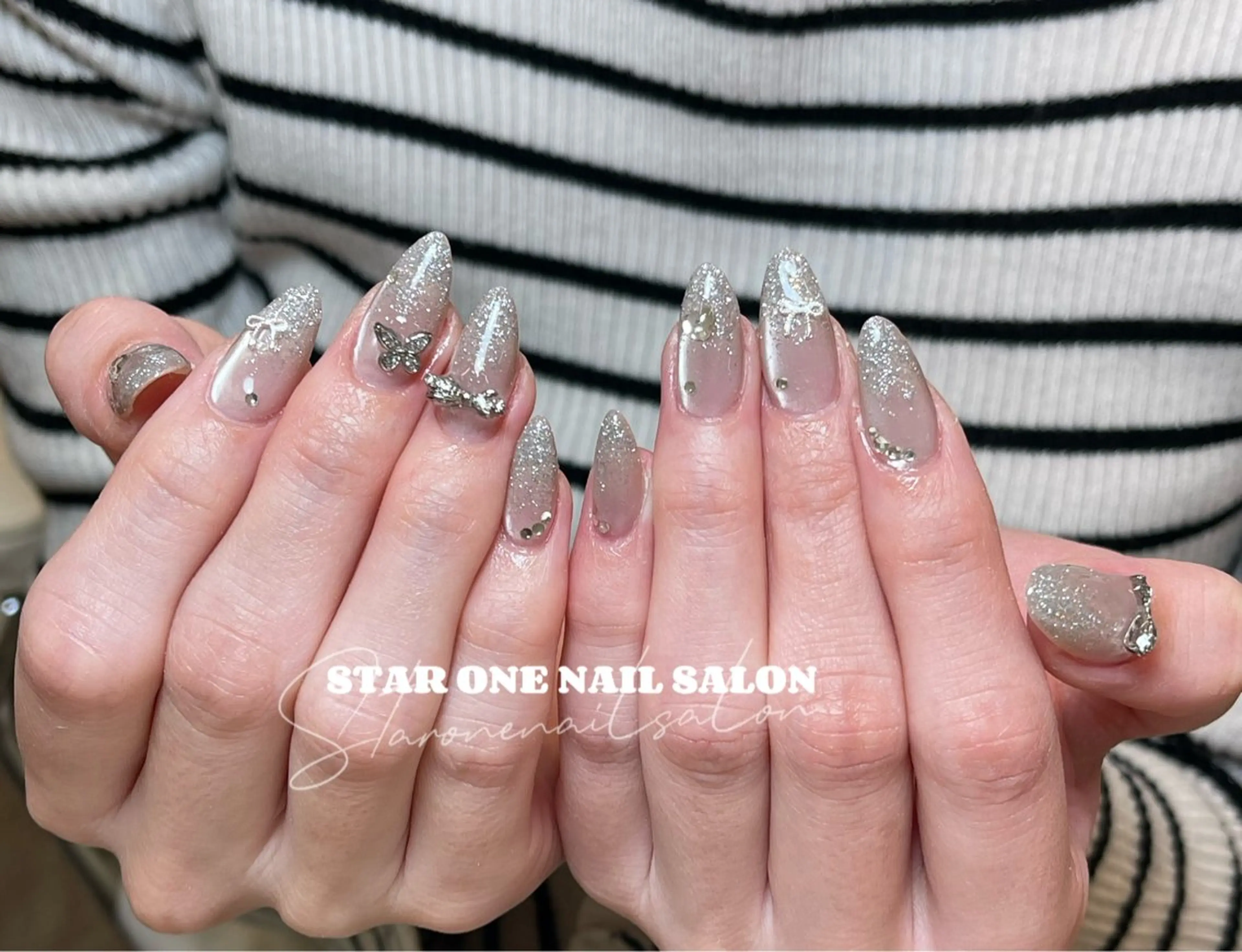 ネイル オーロラネイル チークネイル クリアネイル キラキラネイル 韓国ネイル ハンドネイル 星 あみのネイルデザイン