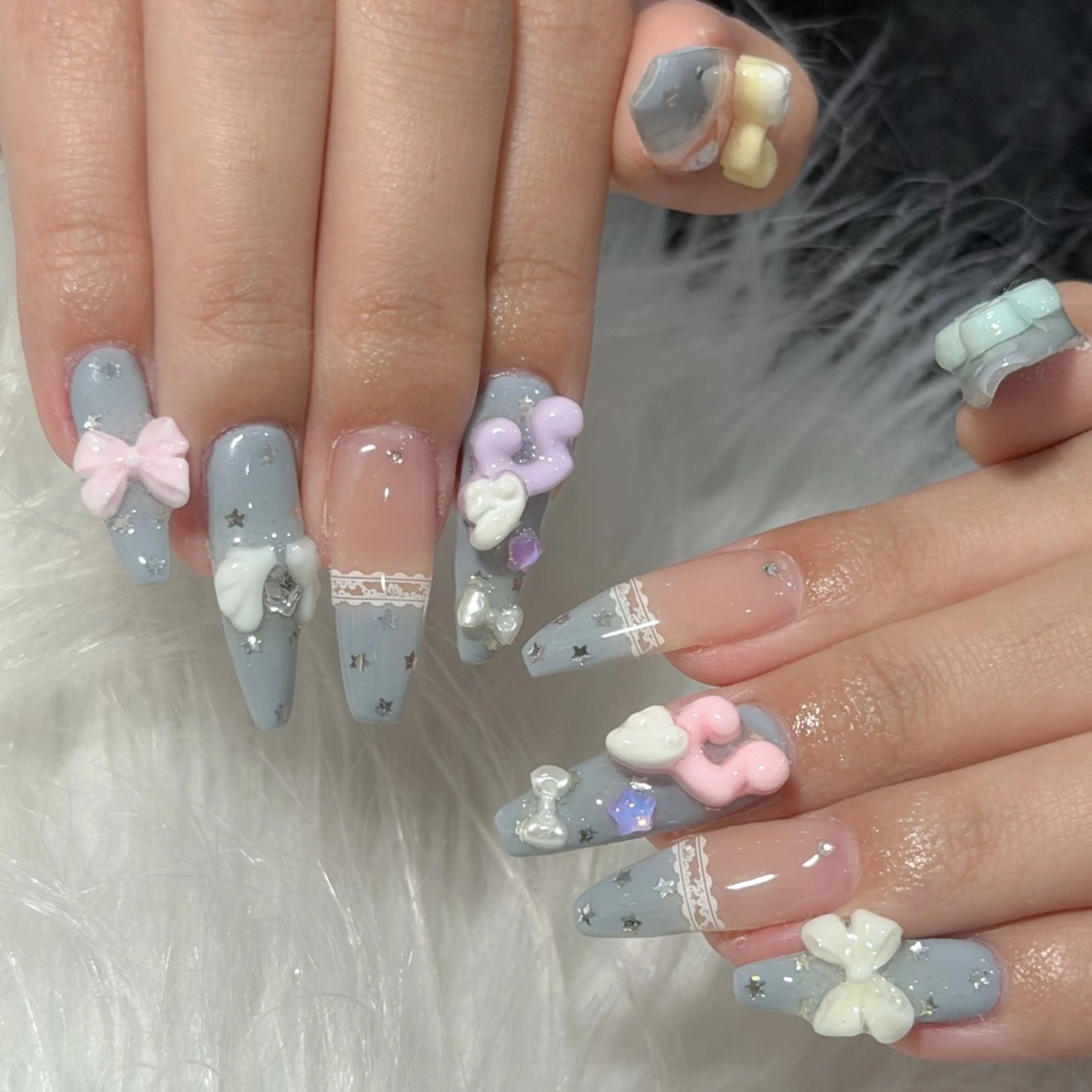 ネイル ハンドネイル フットネイル LAVISH nanamiのネイルデザイン