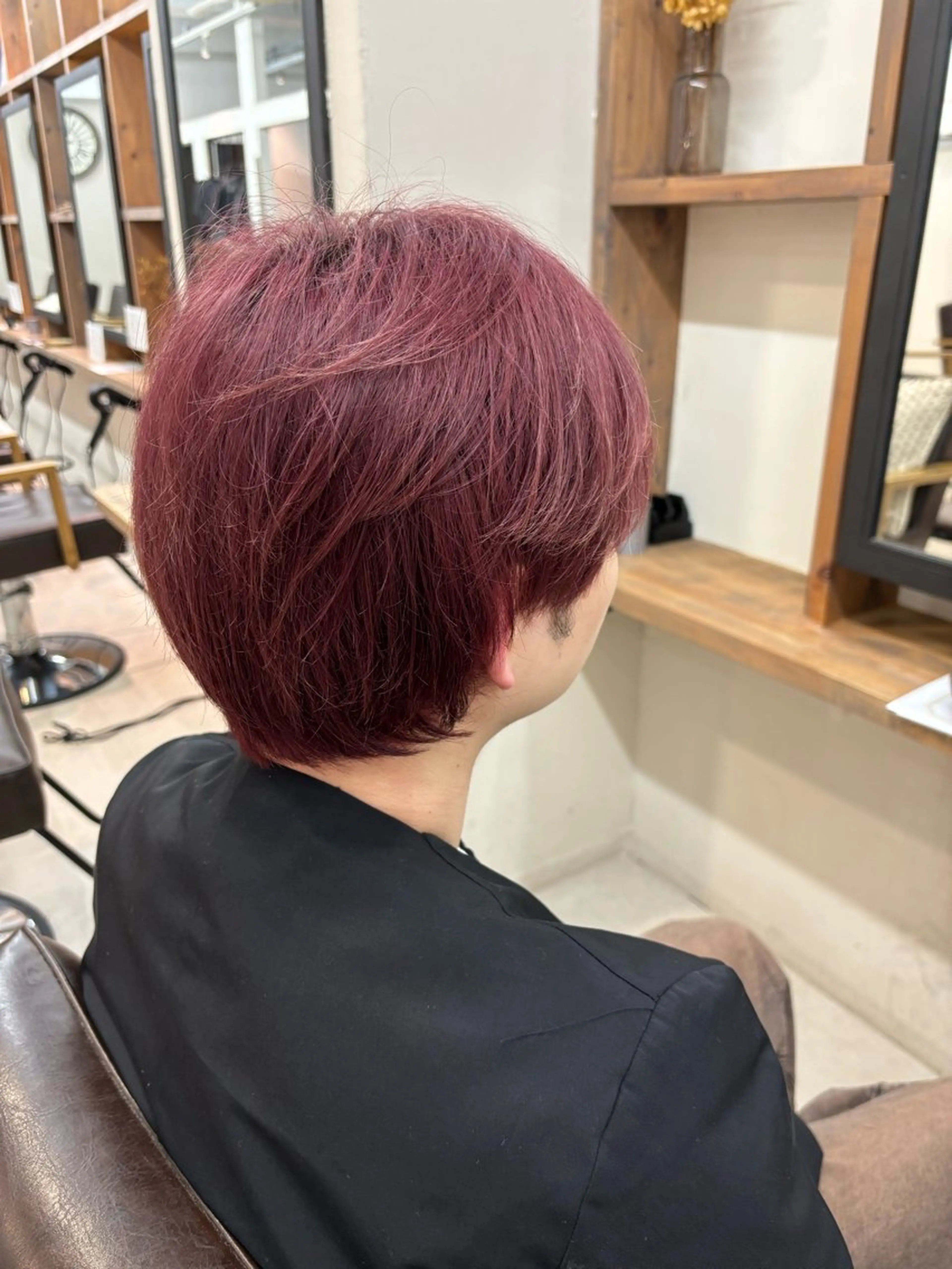 ショート カラー ブリーチ 室谷 ゆりあのヘアスタイル