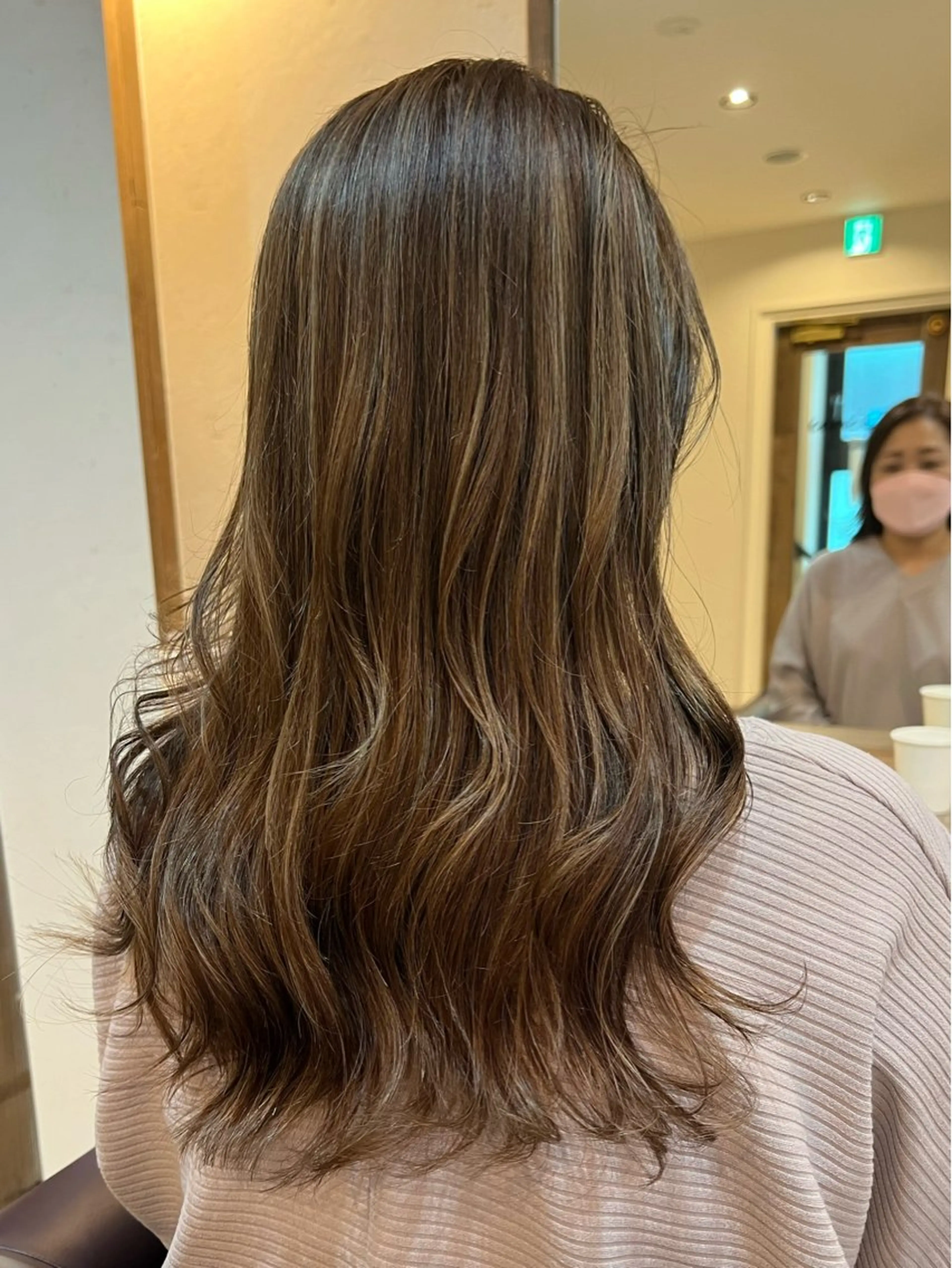 ロング カラー ハイライトカラー ハイライト ヘアカラー 工藤 梨花のヘアスタイル