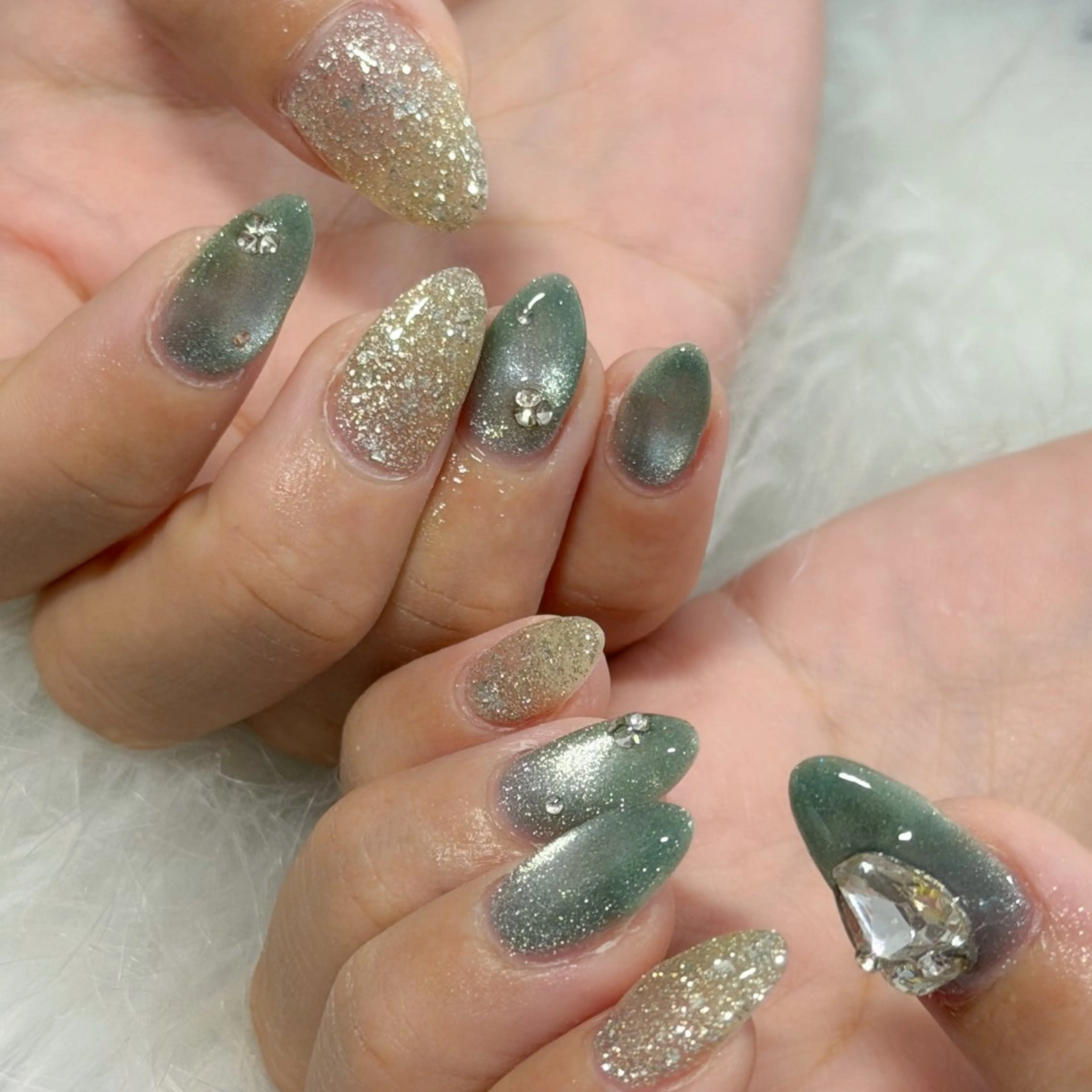 ネイル ハンドネイル フットネイル LAVISH nanamiのネイルデザイン