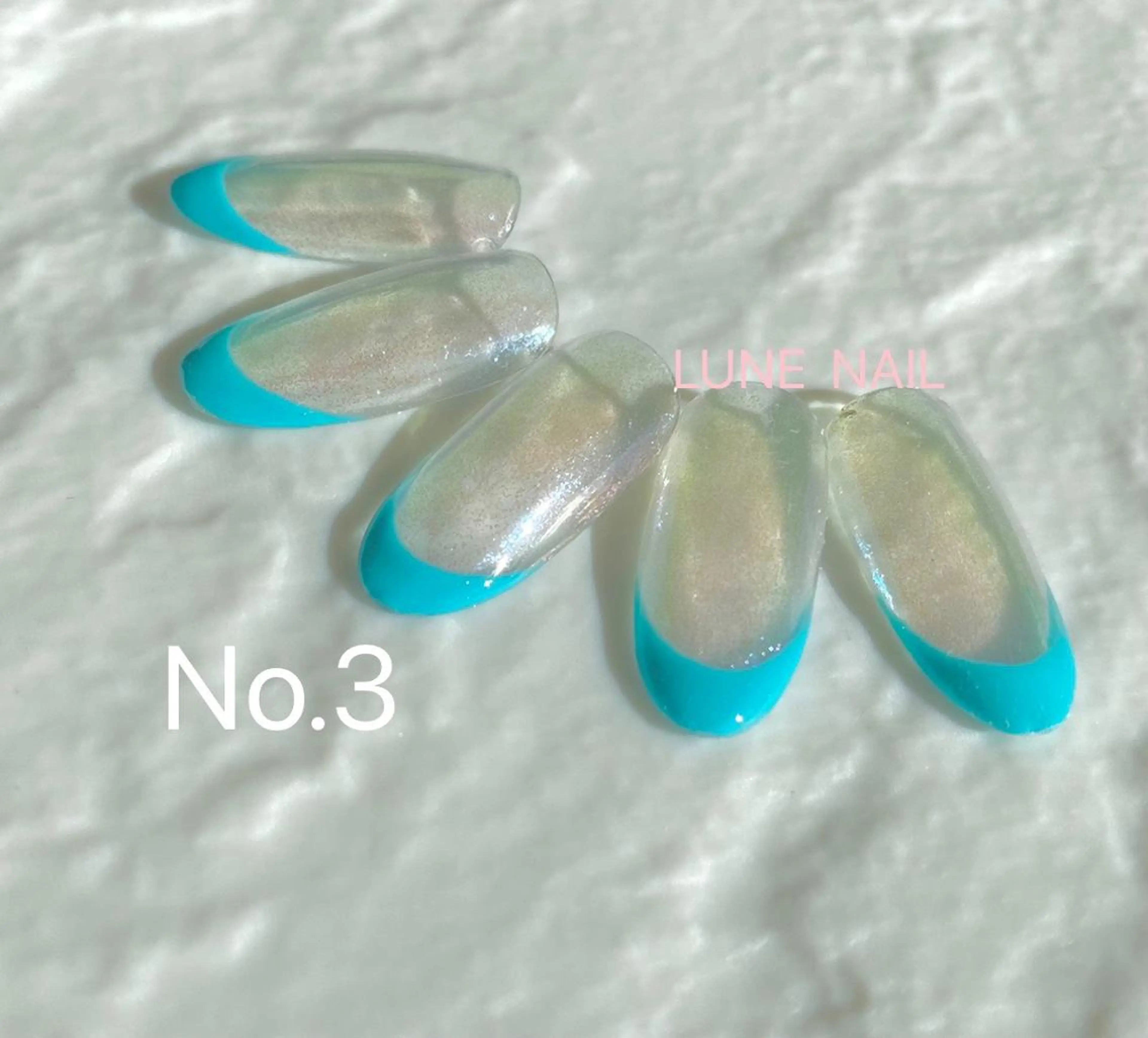 ミディアム ネイル ブルー フレンチネイル ミラーネイル シンプルネイル ハンドネイル LUNE NAILのその他イメージ