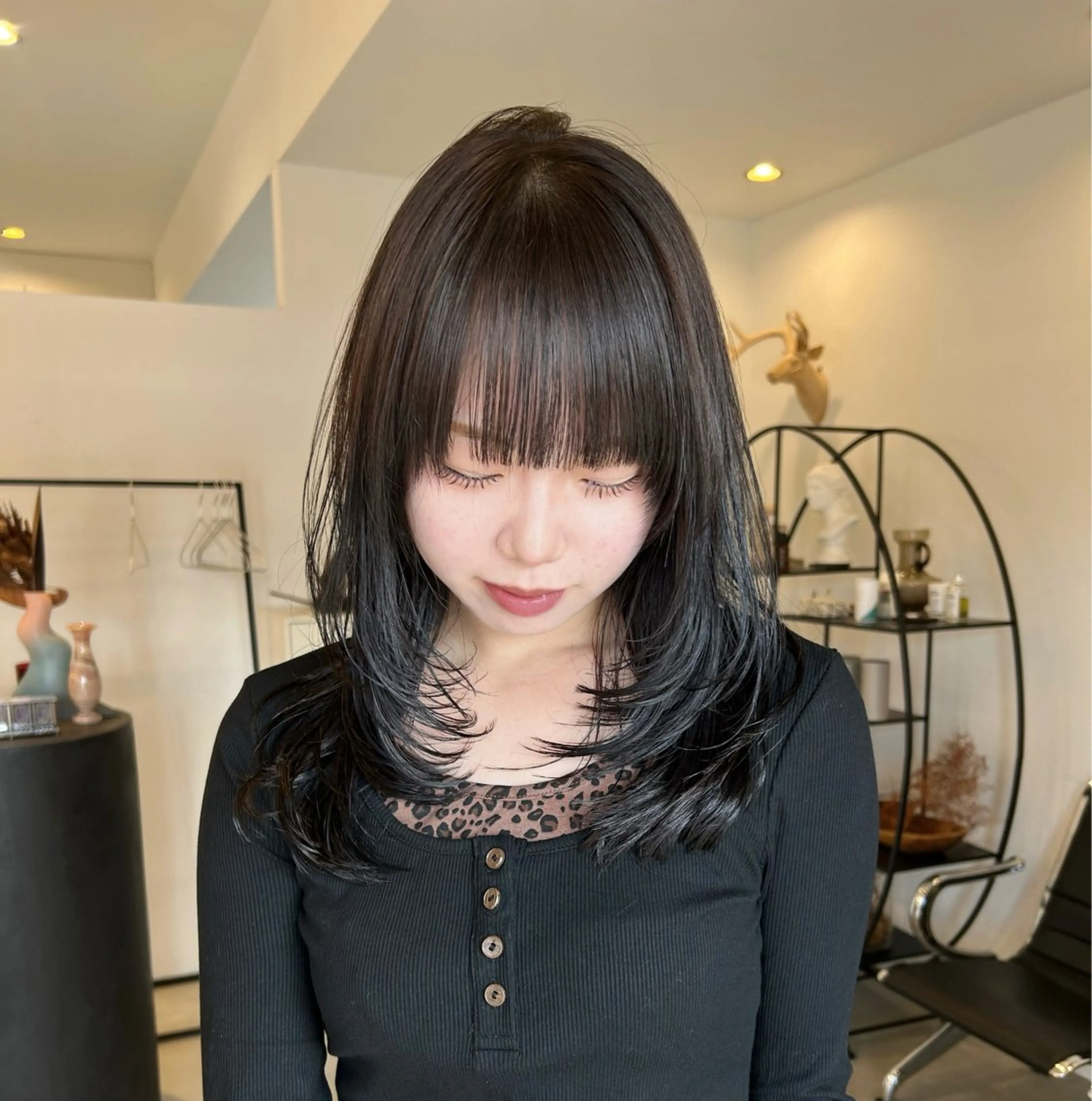 ミディアム 顔まわりレイヤー 顔周りカット レイヤーカット 鳥居 愛子のヘアスタイル