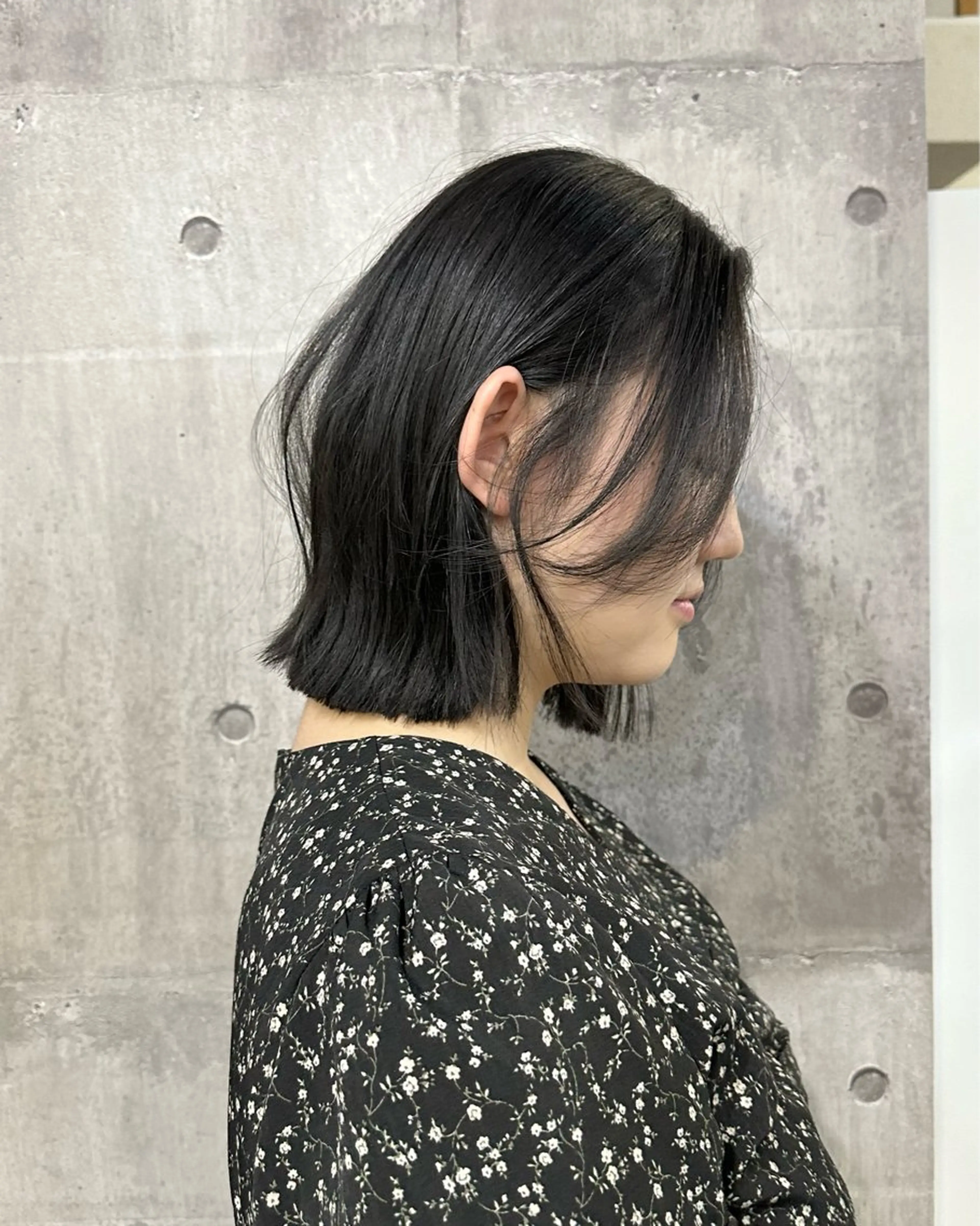ショート カラー パーマ ヘアアレンジ メンズ 切りっぱなしボブ メンズ韓国風 ボブ くせ毛 髪質改善 切りっぱなしヘアボブ ミディアムヘアRYOのヘアスタイル