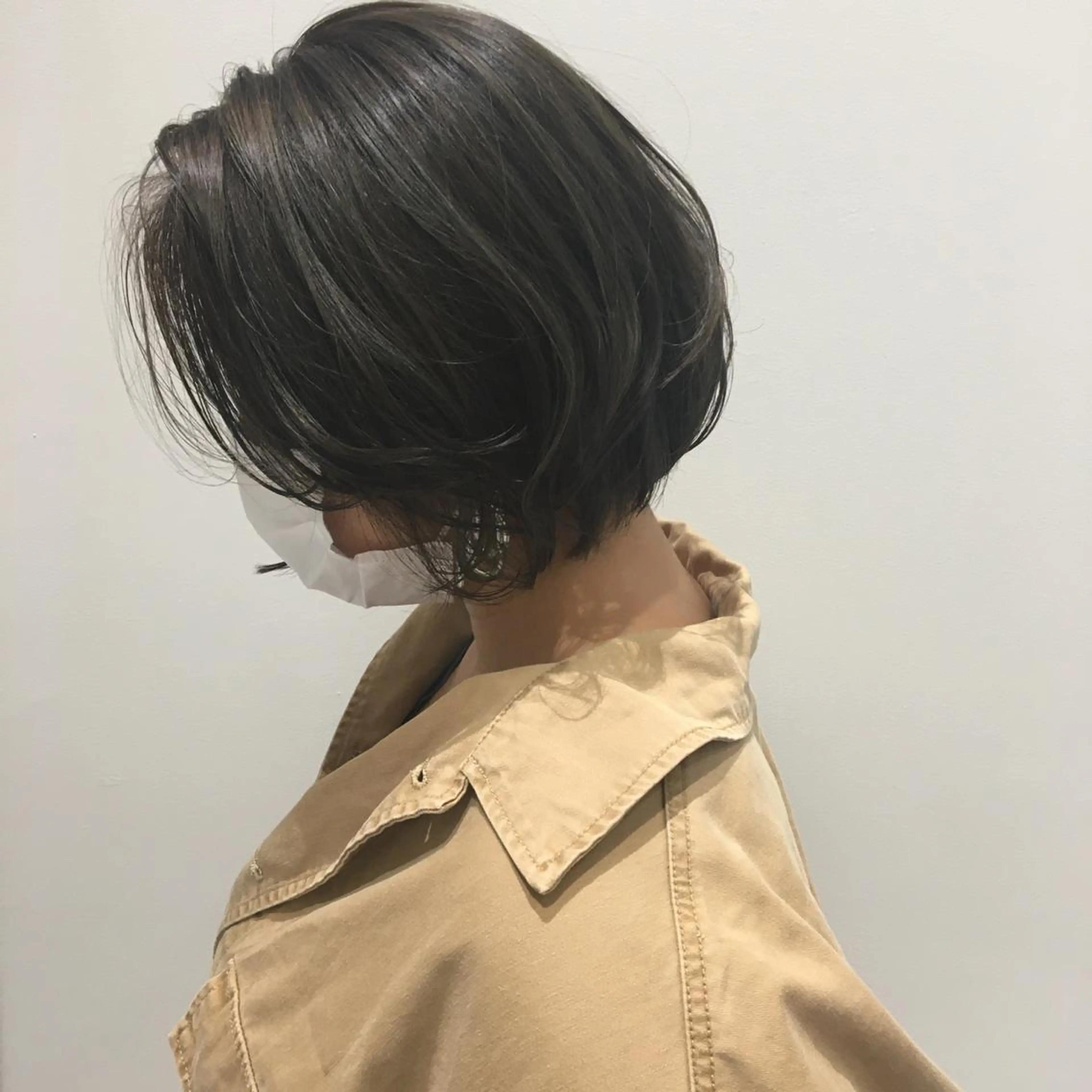 ショート カラー 切りっぱなしボブ グレージュ ボブ カット ヘアカラー トリートメント 狩野 羅夢のヘアスタイル