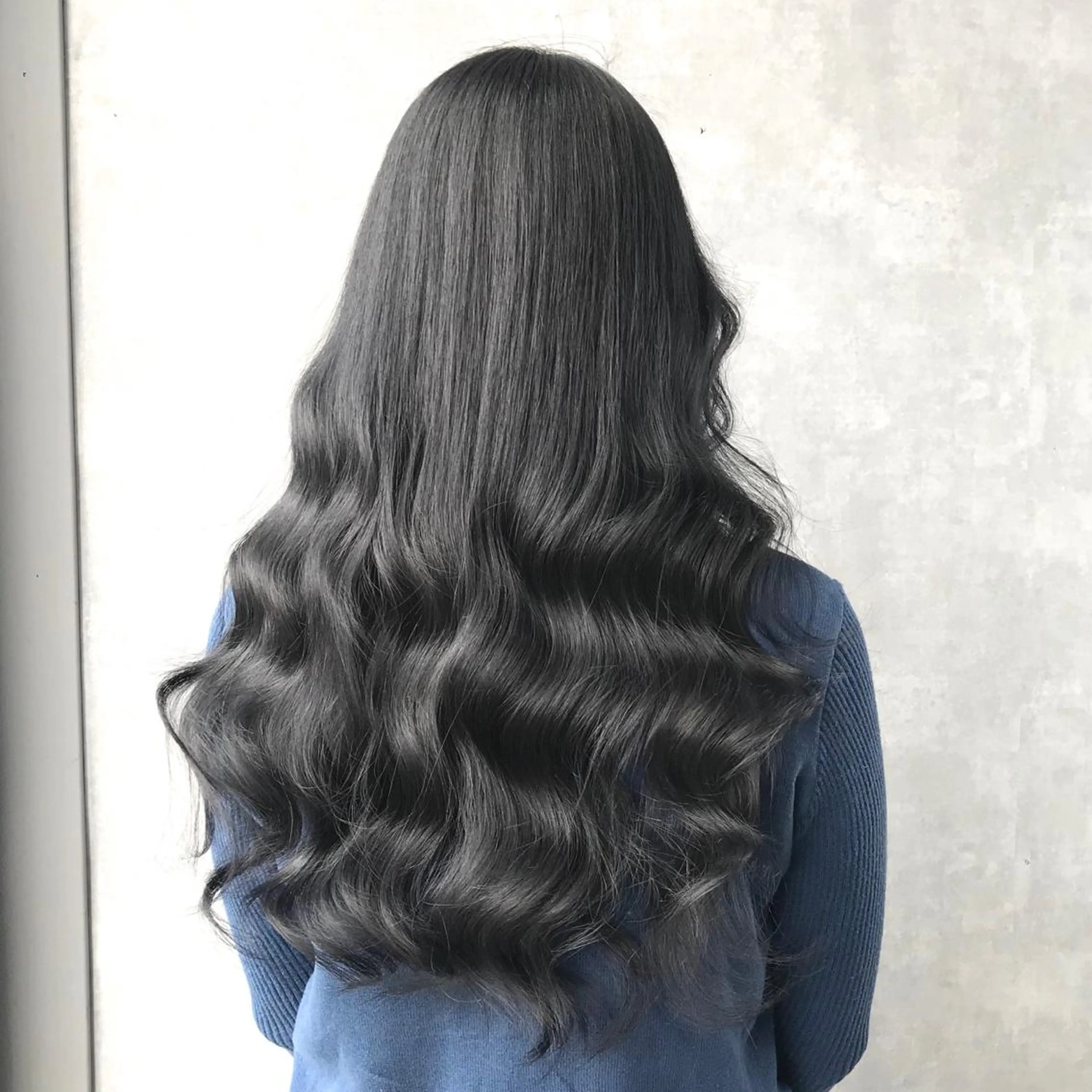 ロング カラー 黒髪 ブリーチ ブルーカラー ブルーブラック ブリーチなしカラー K-POP好き美容師 🇰🇷Kai.Yのヘアスタイル