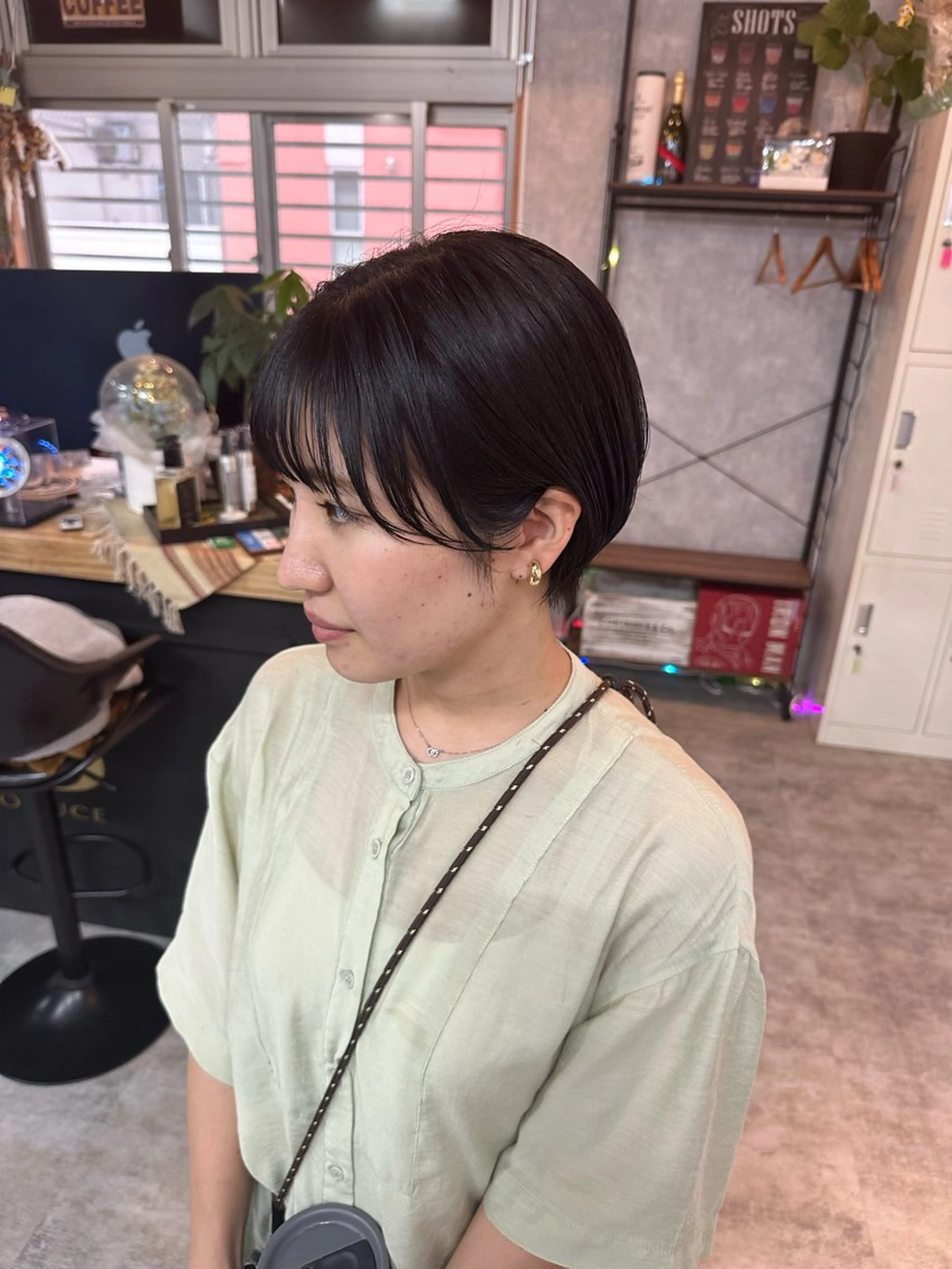 ショート 切りっぱなしボブ ショートボブ ハンサムショート 丸みショート ボブ カット ヘアカラー トリートメント モテ髪/ボブ/ショー ト/アダチフウトのヘアスタイル