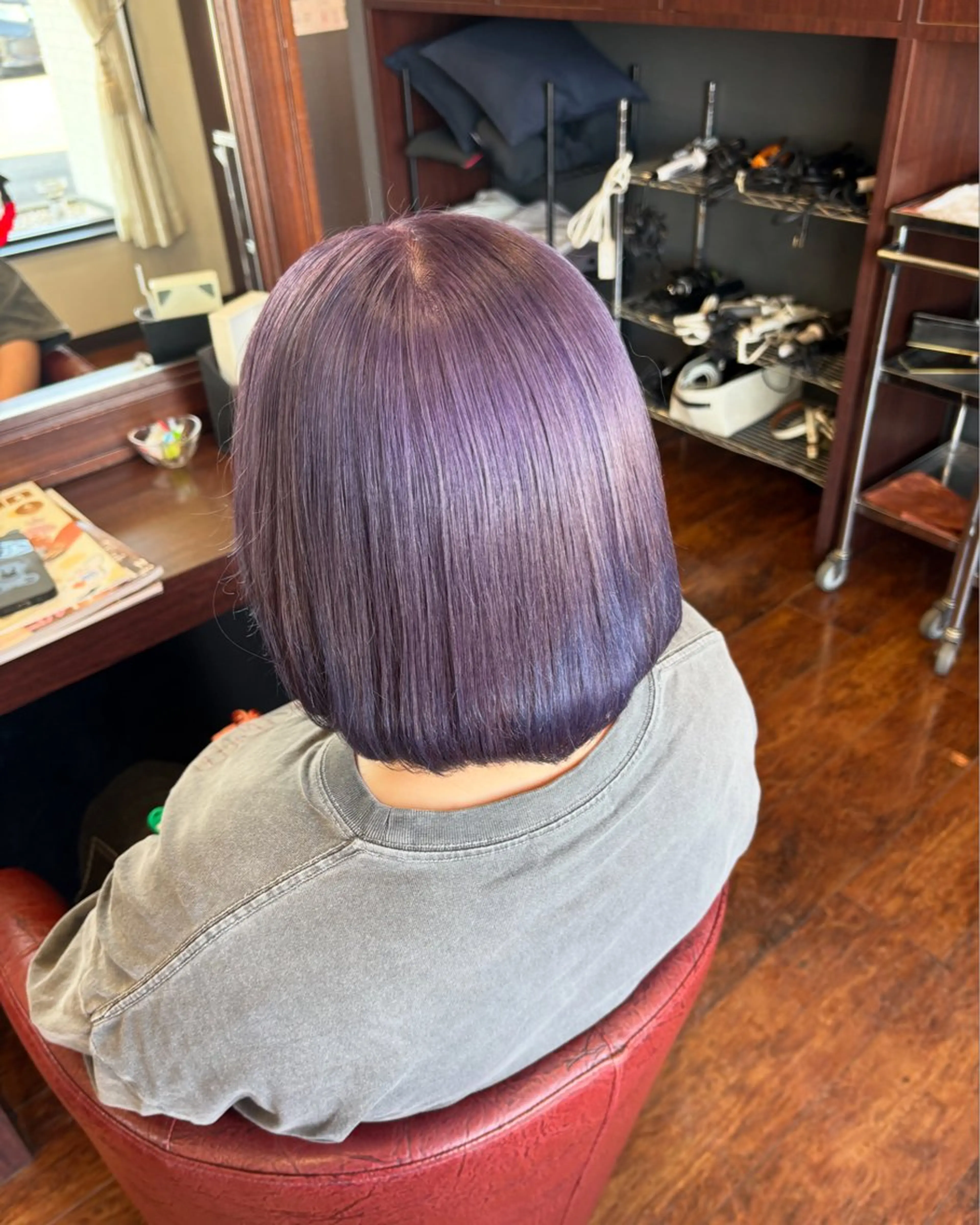 ミディアム カラー 切りっぱなしボブ バイオレットカラー ボブ 春日 涼太のヘアスタイル