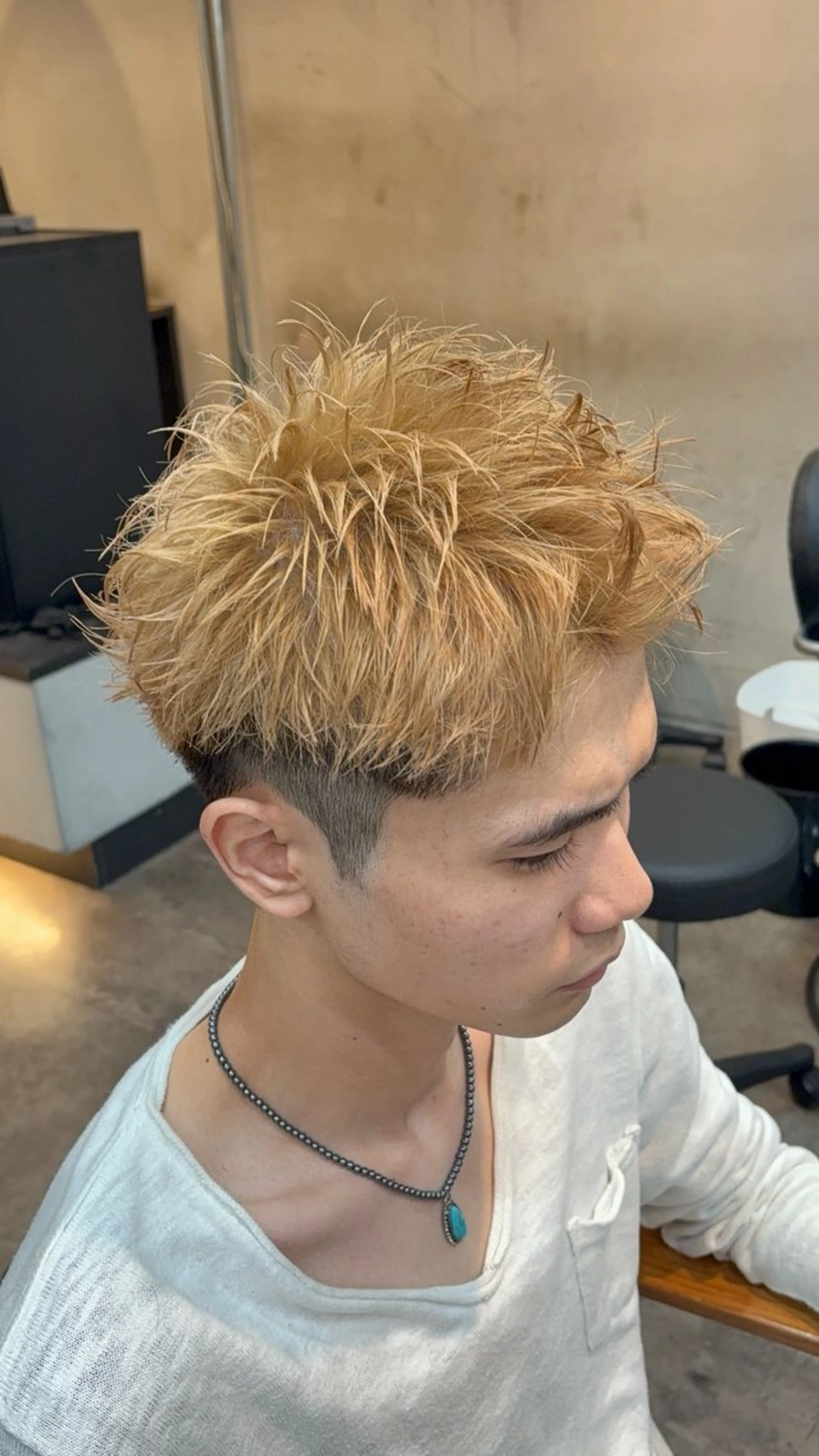 メンズ メンズハイトーン スパイキーショート 青木 星翔のヘアスタイル