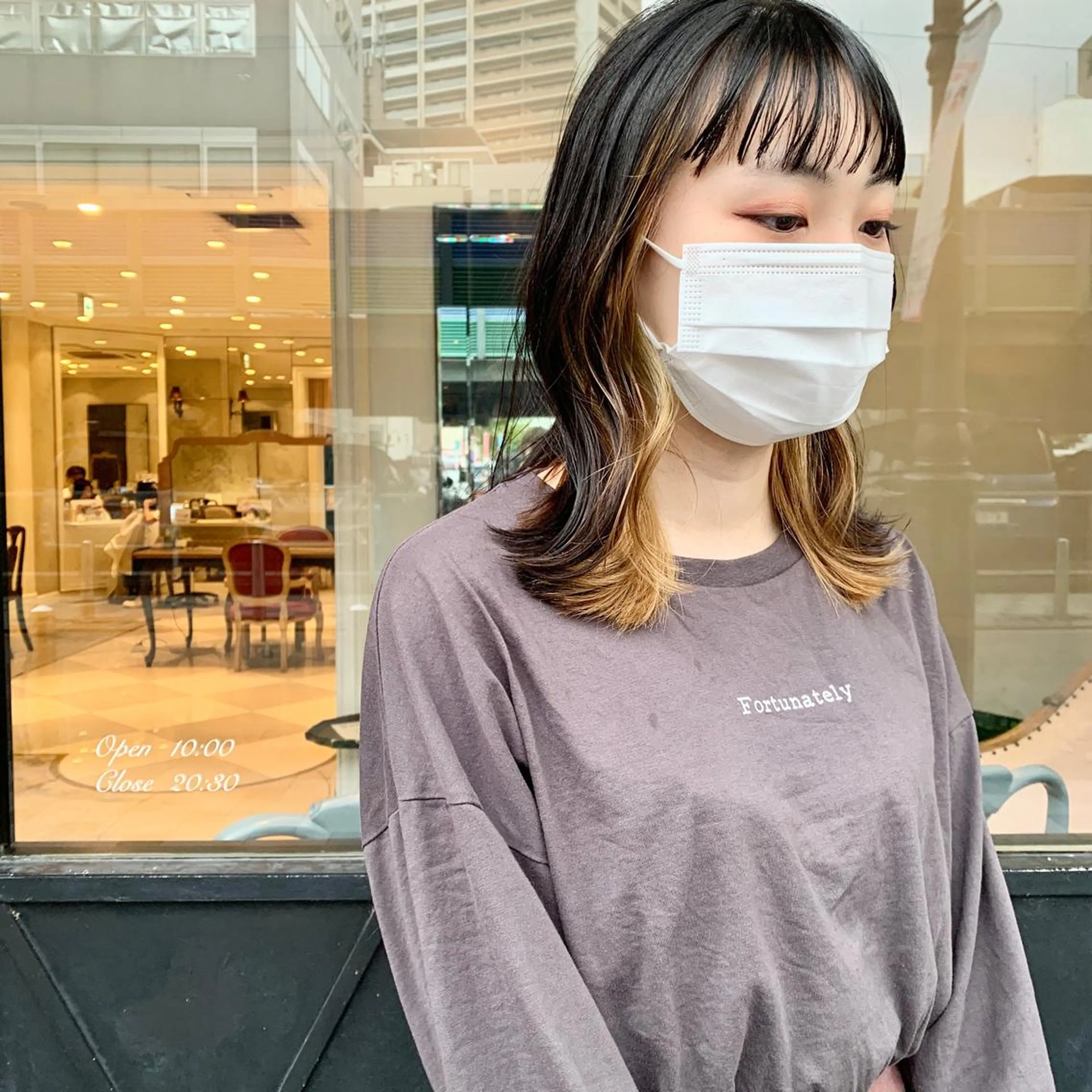 セミロング SAKINO. ベージュカラーのヘアスタイル