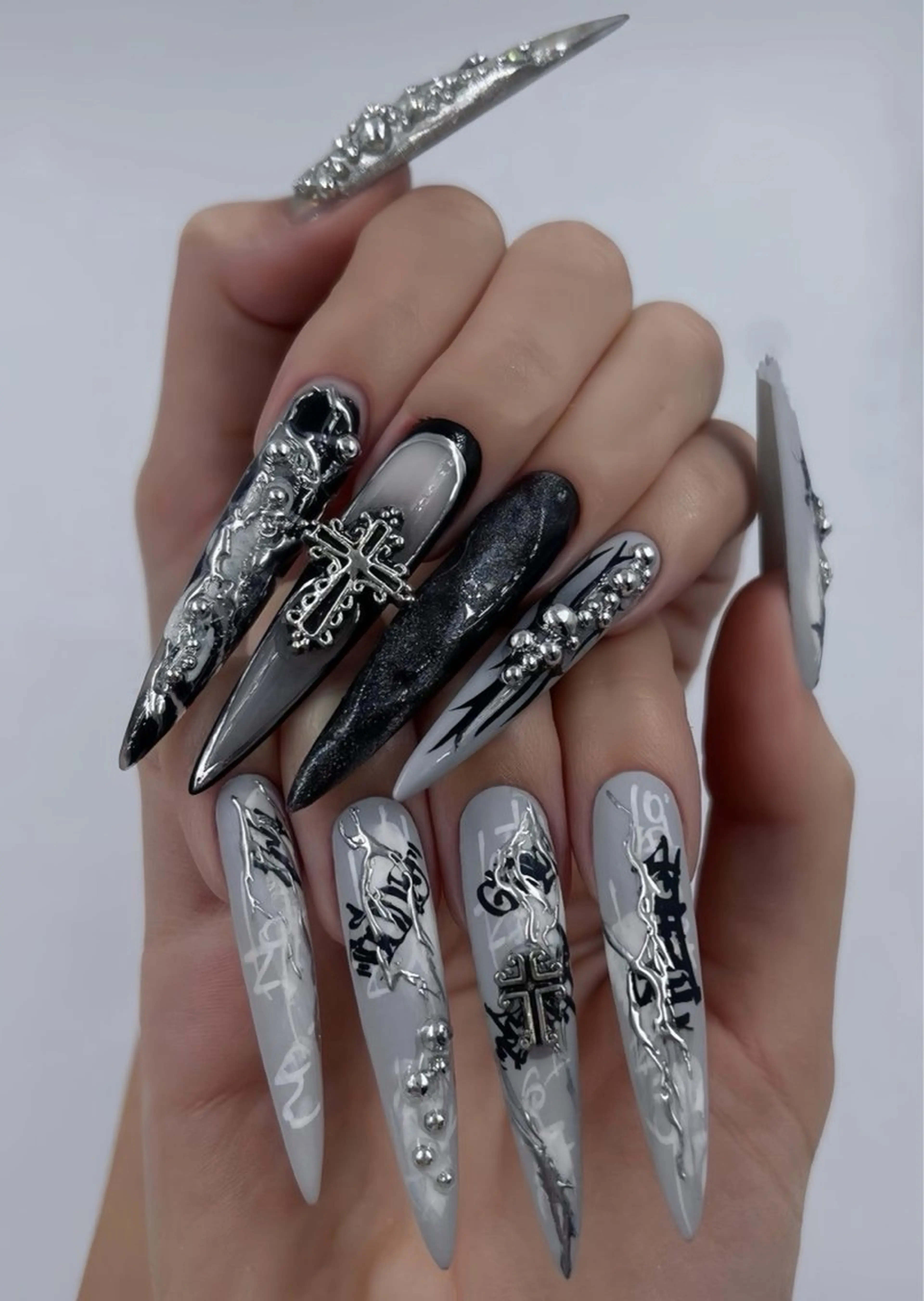 ネイル アートネイル ハロウィン ロングネイル スカルプネイル ネイルチップ Rin Nail 新大久保店のネイルデザイン