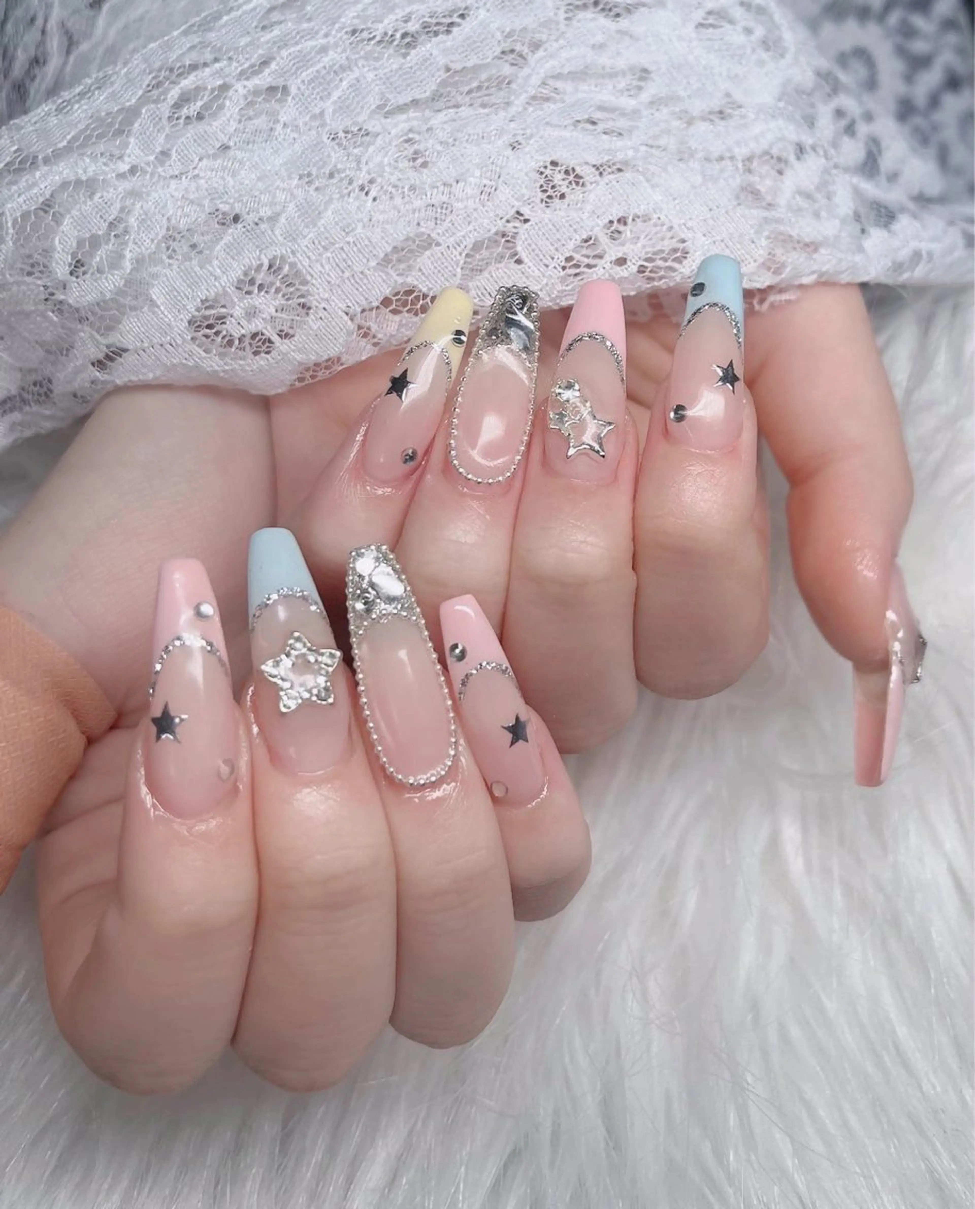 ネイル オーロラネイル フレンチネイル ジェルネイル ハロウィン キラキラネイル ハンドネイル H.baby Nail Salonのネイルデザイン