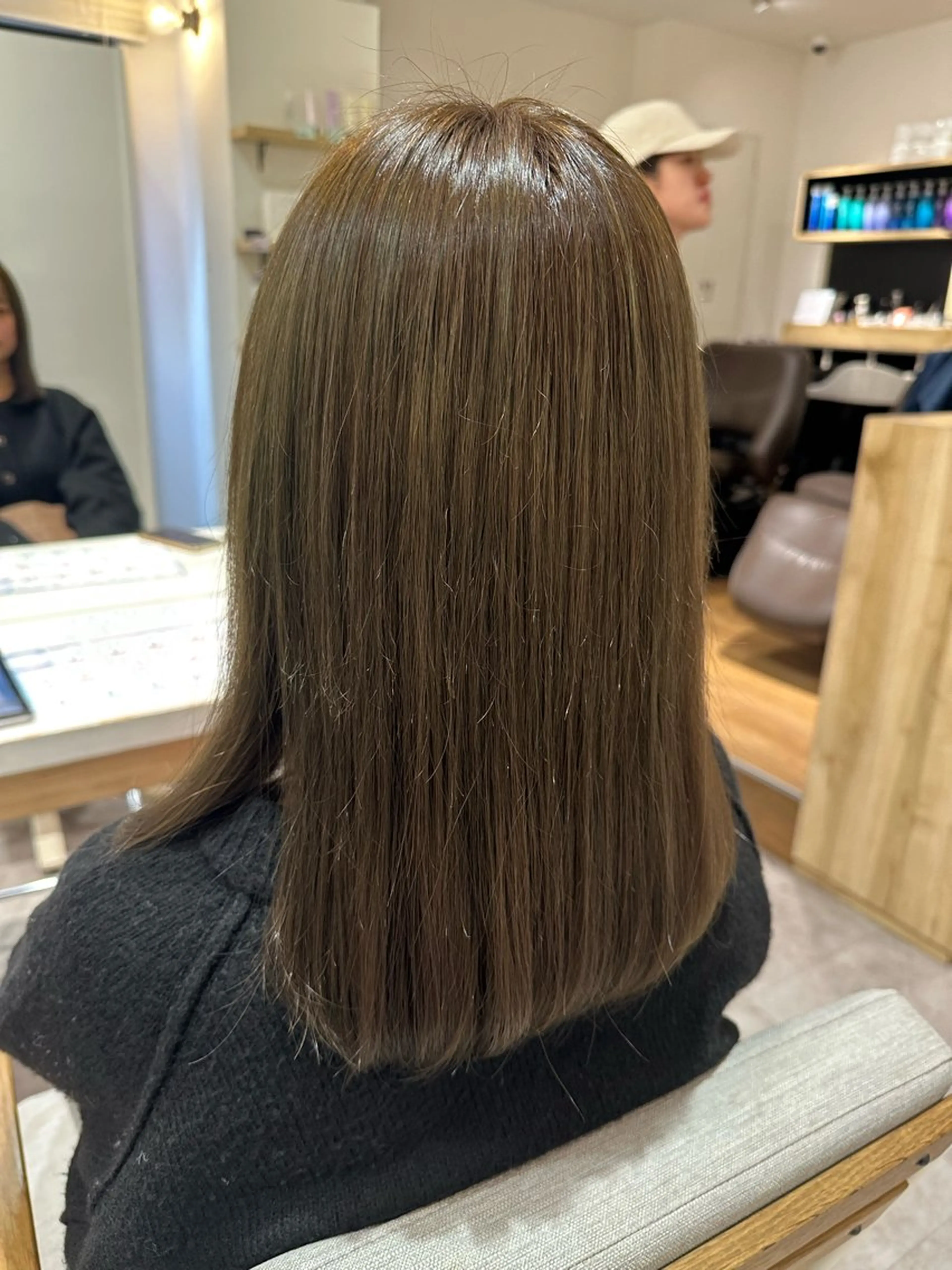 カラー ブリーチ ブリーチなしカラー ヘアカラー 柴崎 悠乃のヘアスタイル