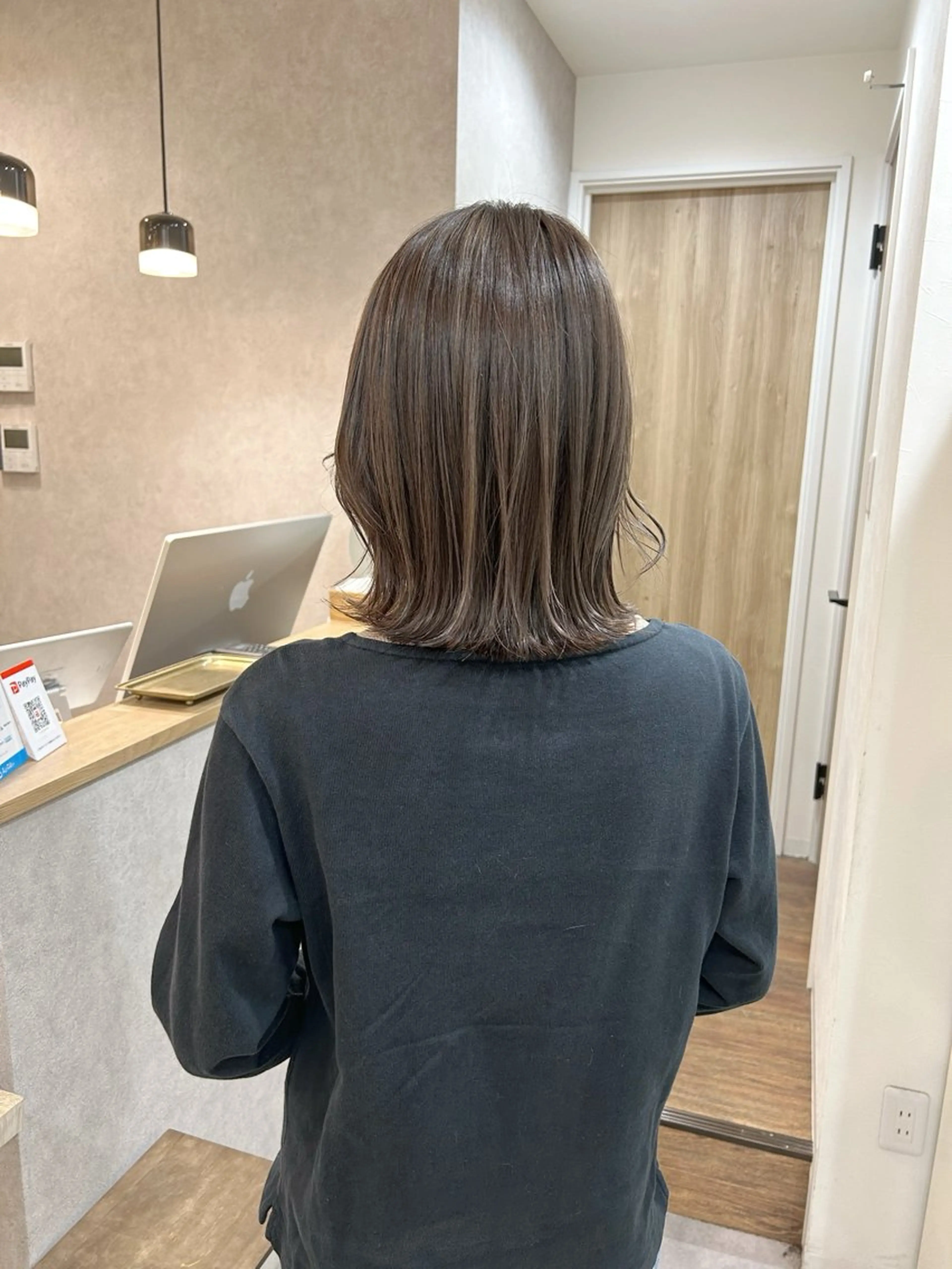 ミディアム カラー 切りっぱなしボブ ボブレイヤー アッシュ アッシュグレー アッシュグレージュ カット ヘアカラー ボブ/ハイトーン 福生Radix 下田のヘアスタイル