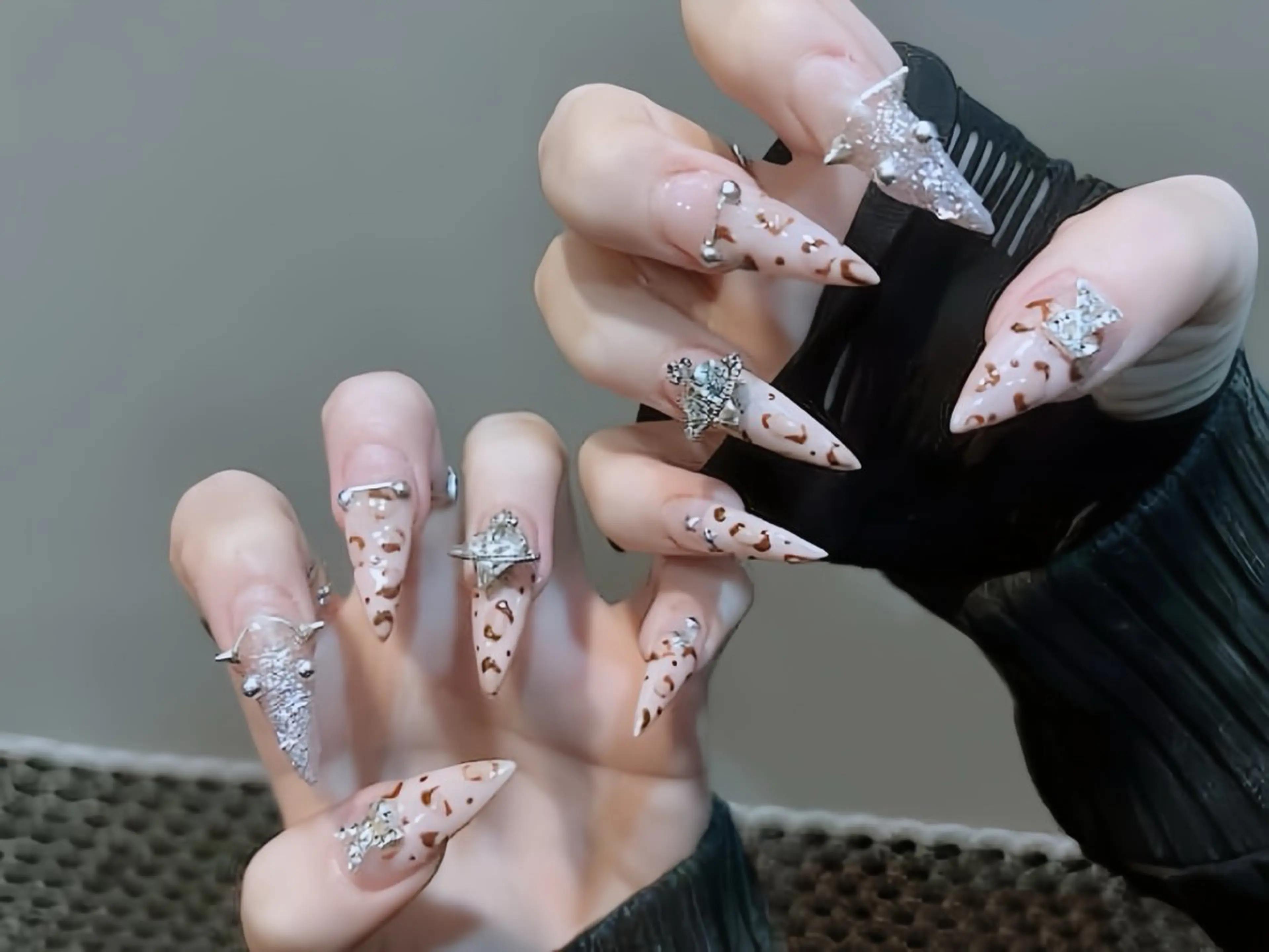 ネイル チークネイル フレンチネイル ガラスフレンチ グラデーション キラキラネイル Rin Nail 新大久保店のネイルデザイン