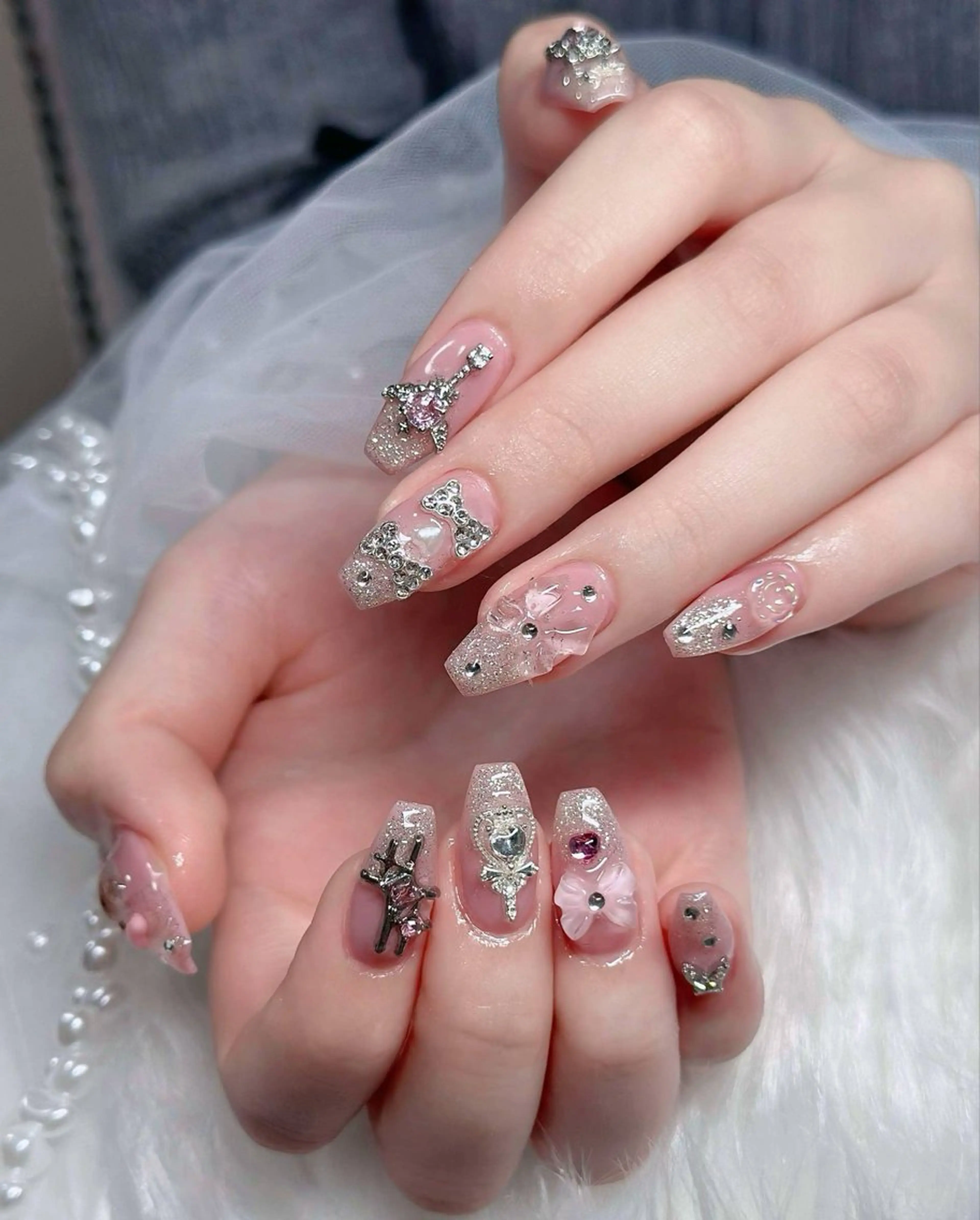 ネイル フレンチネイル ジェルネイル ガラスフレンチ ハロウィン ハート ハンドネイル H.baby Nail Salonのネイルデザイン
