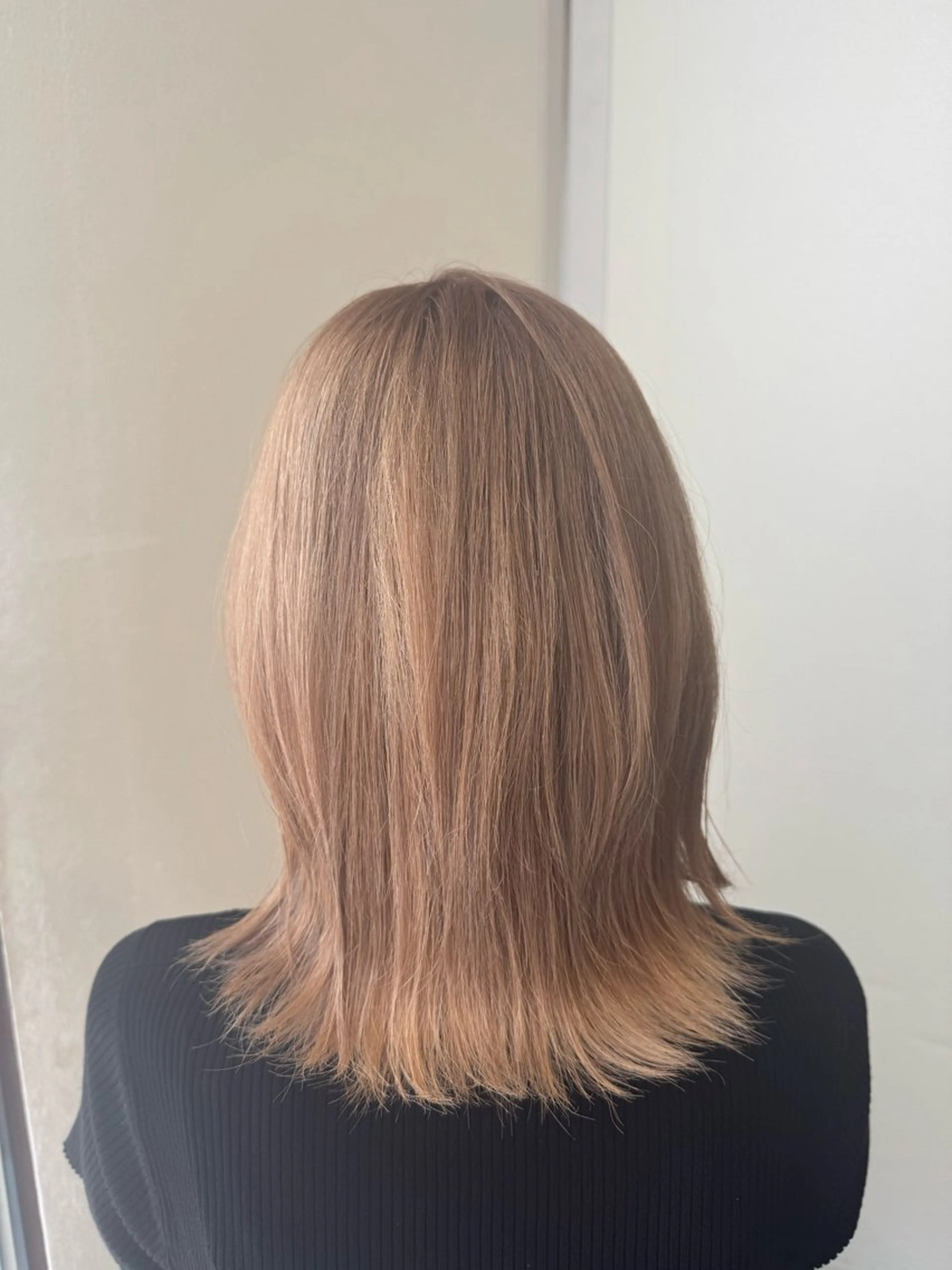 ミディアム カット ヘアカラー 透明感color ハイトーン✨みくりのヘアスタイル