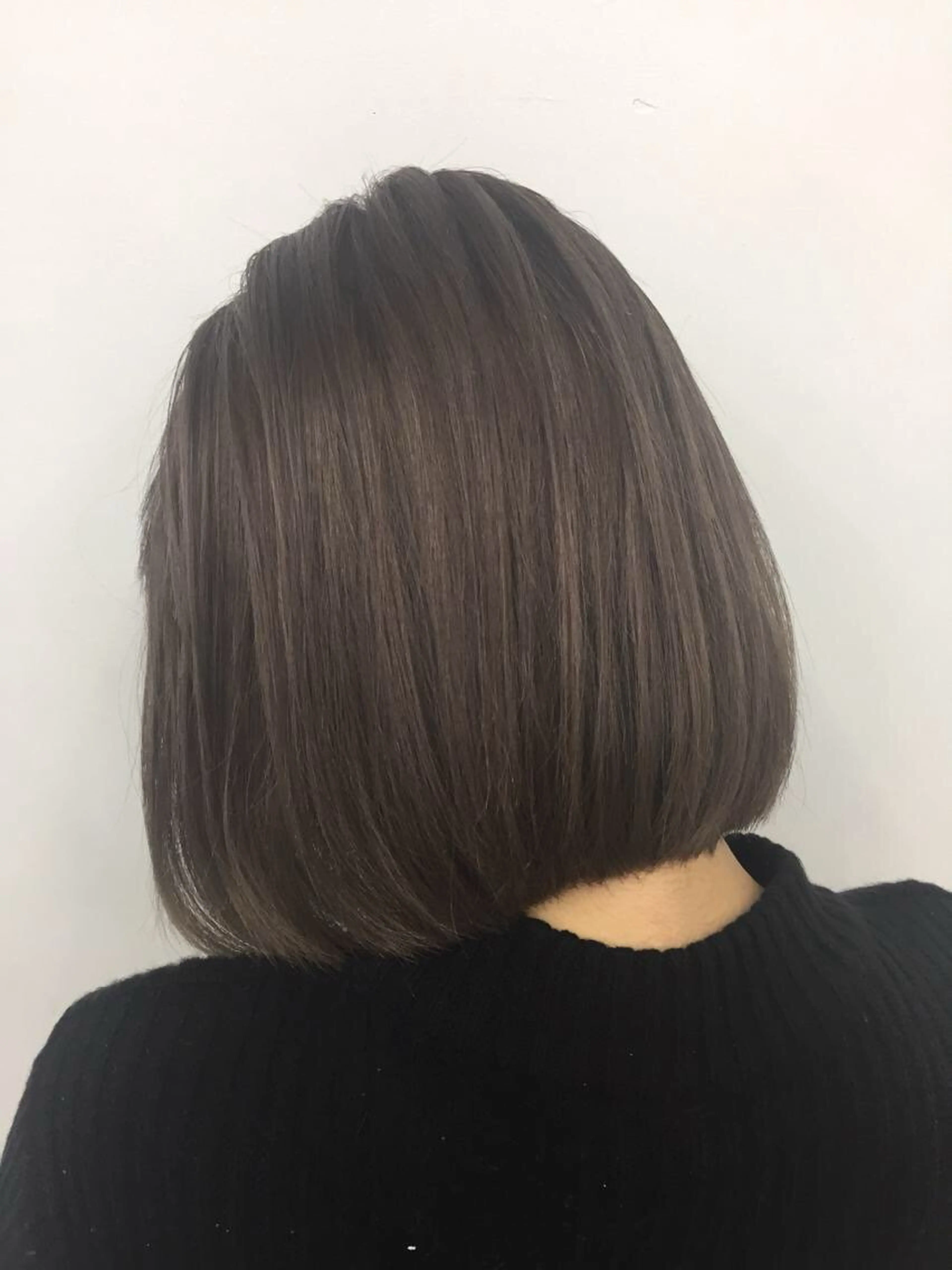 ミディアム カラー ボブ カット ヘアカラー トリートメント 岩崎 裕司のヘアスタイル