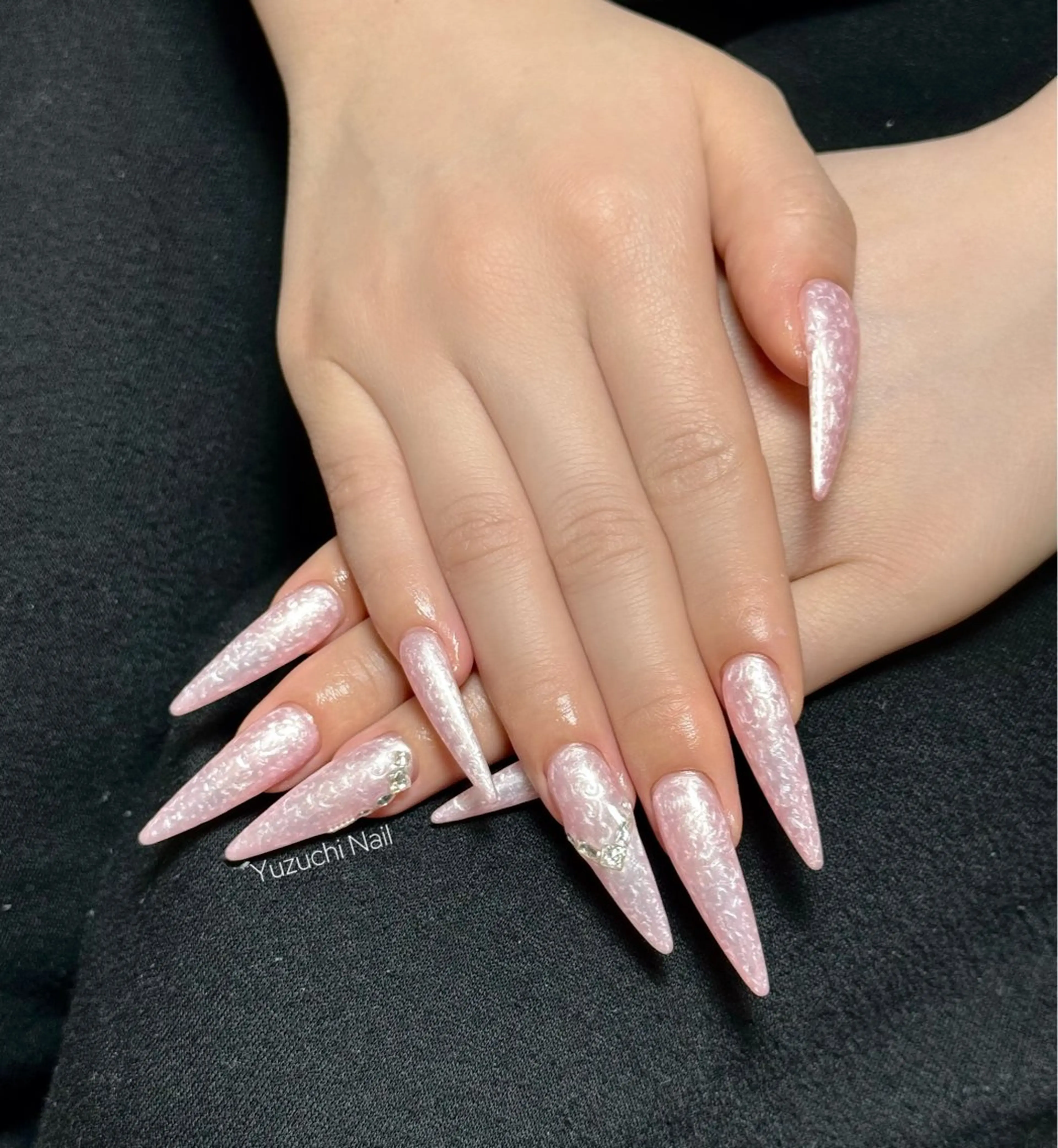 ネイル チークネイル ドット キラキラネイル 韓国ネイル レース ハンドネイル ハンドケア Yuzuchi Nailのネイルデザイン