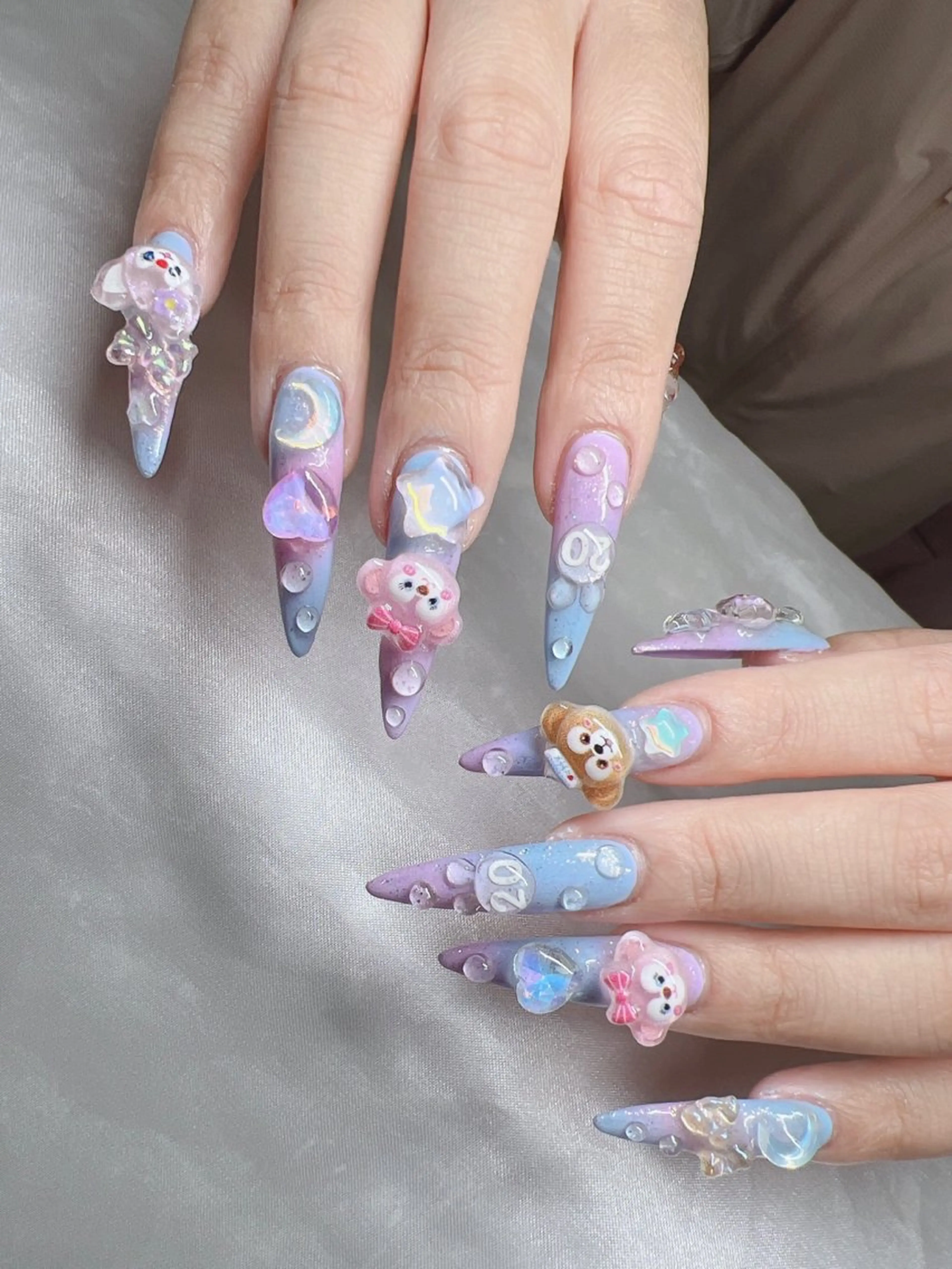 ネイル 長さ出し グラデーション キラキラネイル マグネットネイル ニュアンスネイル ハンドネイル Lee Ainのネイルデザイン