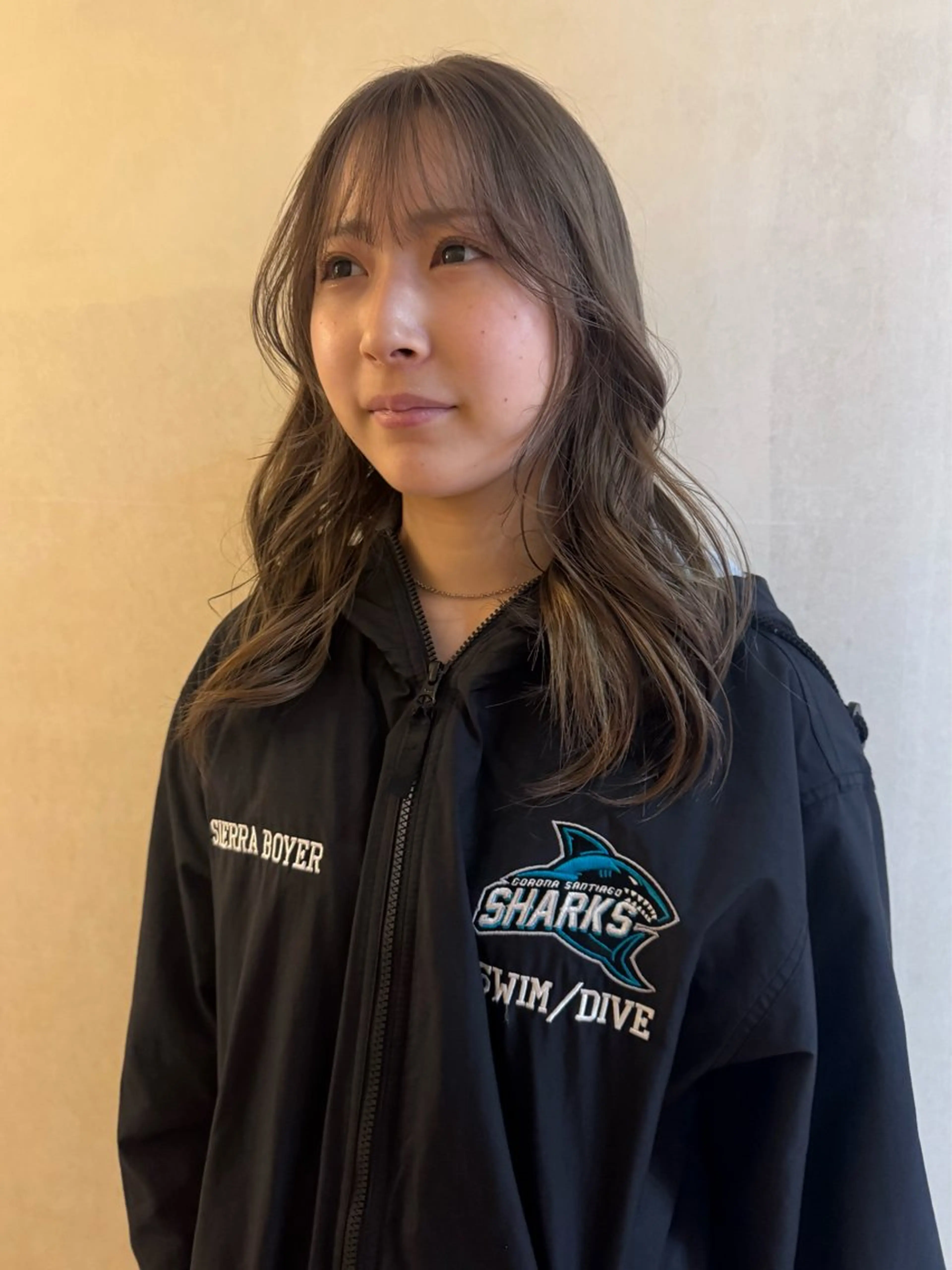 セミロング カラー グレージュ 薮 夏帆のヘアスタイル