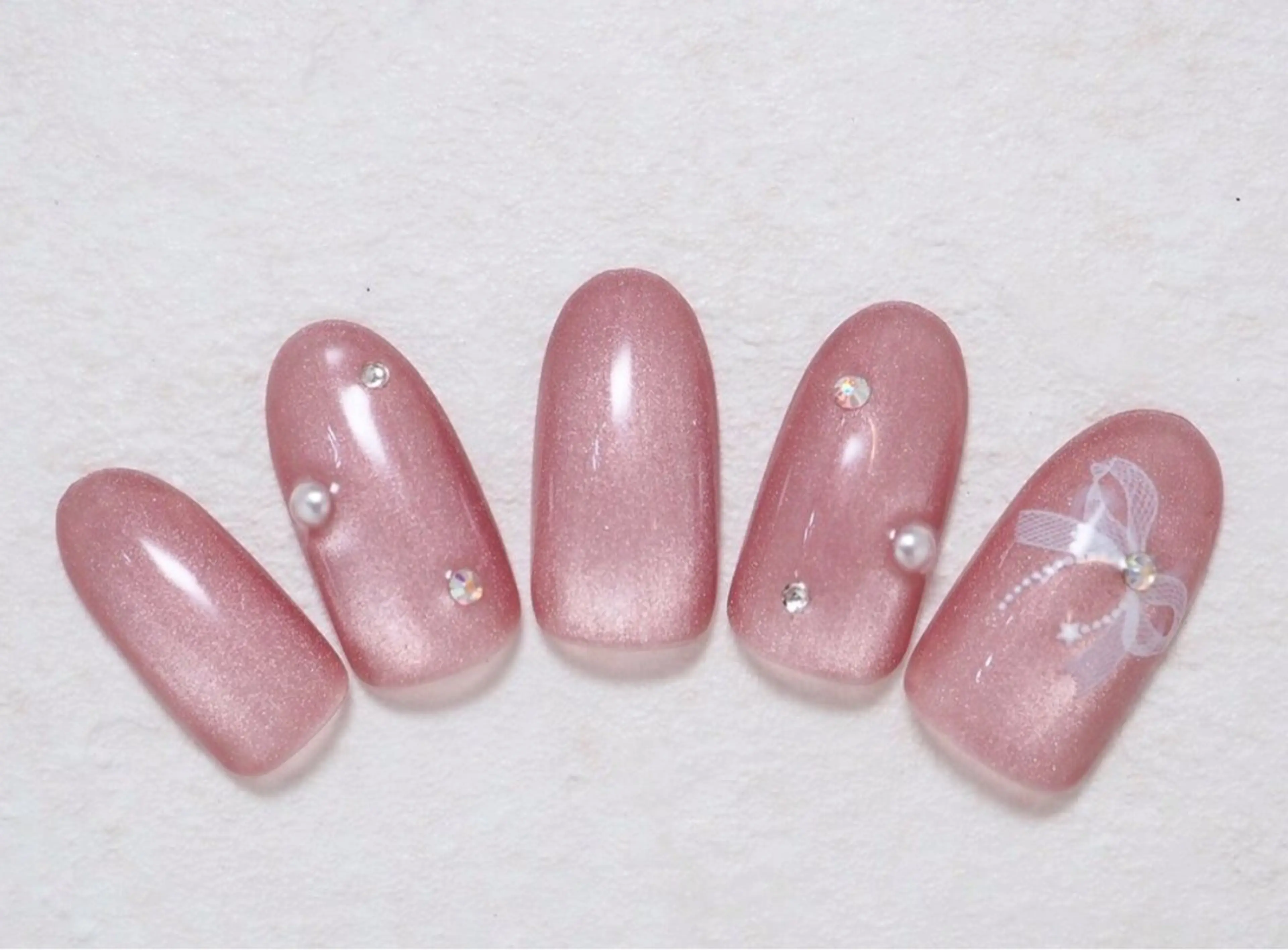 ネイル アートネイル ジェルネイル マグネットネイル リボン ストーンネイル CHICnail🪽 /目黒/パラジェルのネイルデザイン