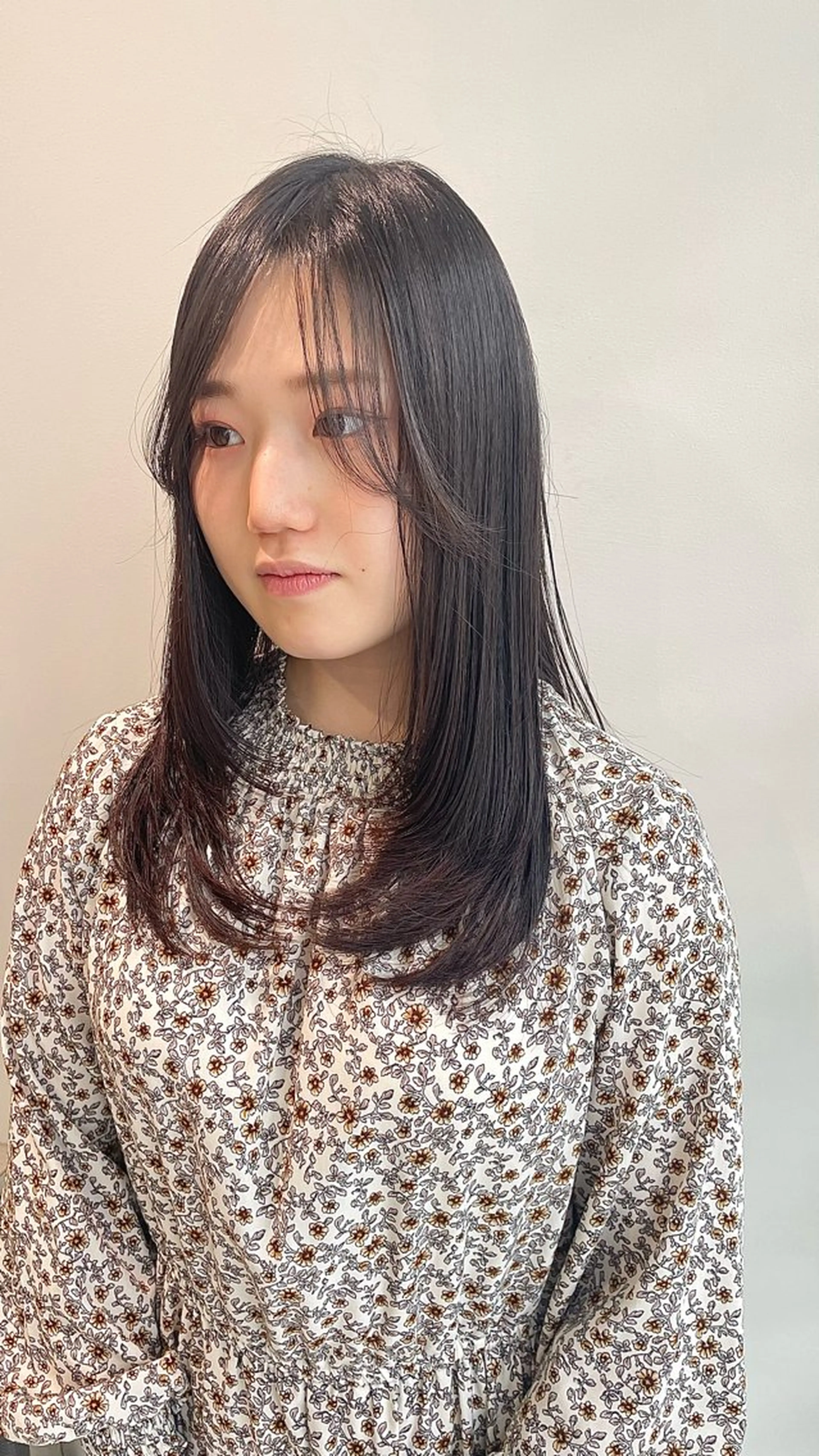 セミロング 顔まわりレイヤー レイヤーカット ハッシュカット 暖色カラー/伊藤菜月のヘアスタイル
