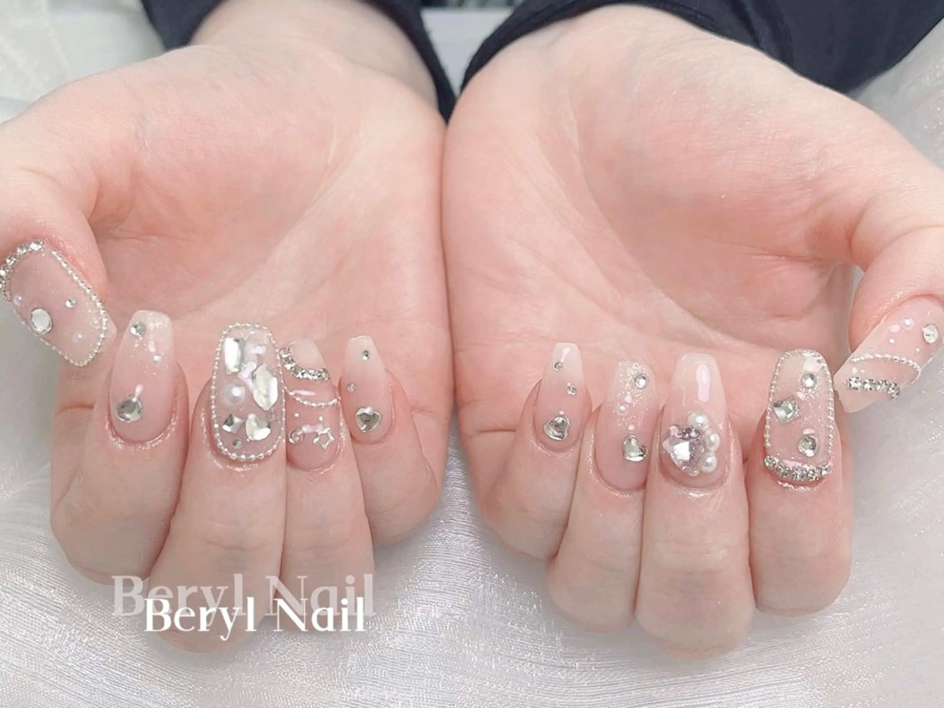 ミディアム ハンドネイル Beryl Nail 新大久保のネイルデザイン