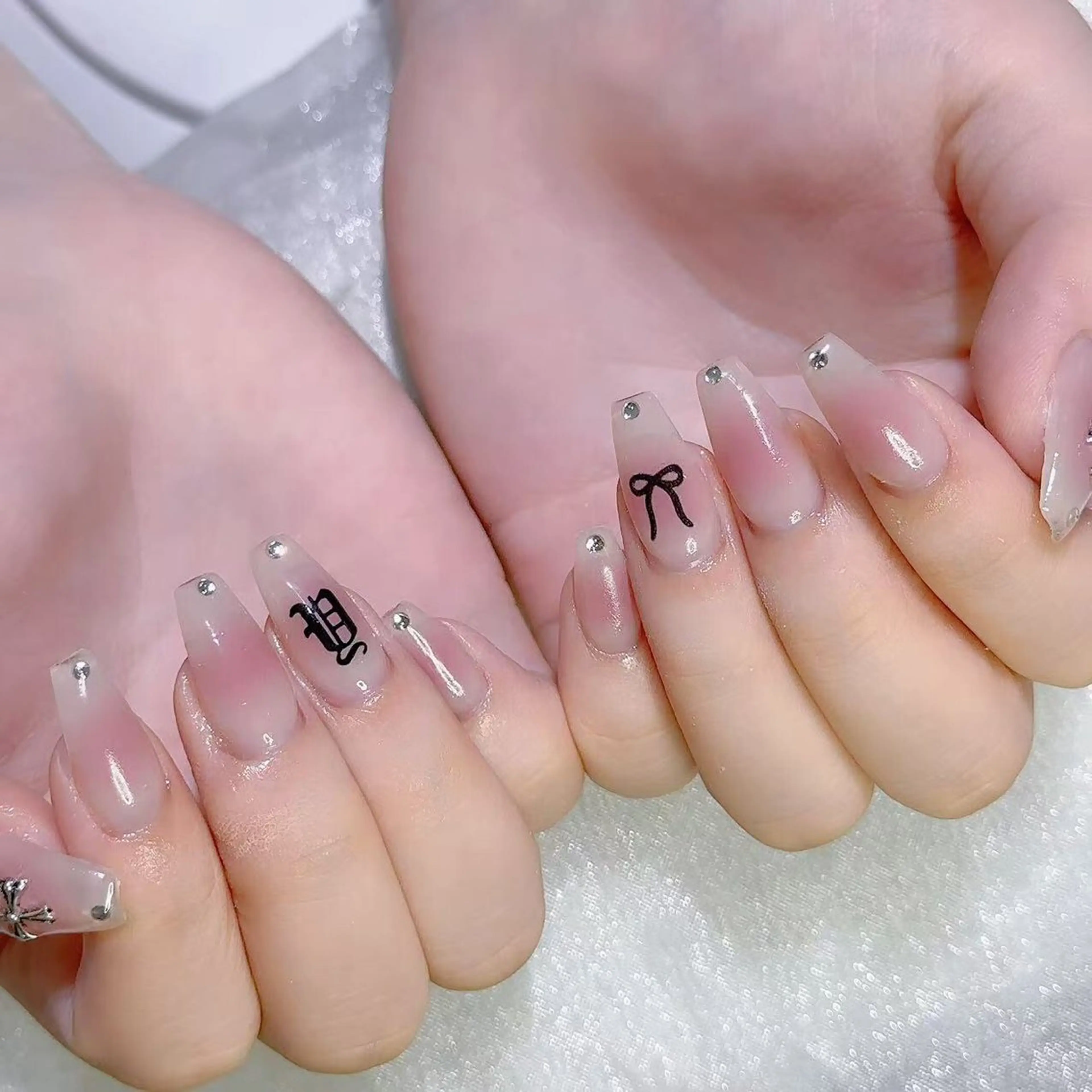 ネイル ハンドネイル Queens テイのネイルデザイン