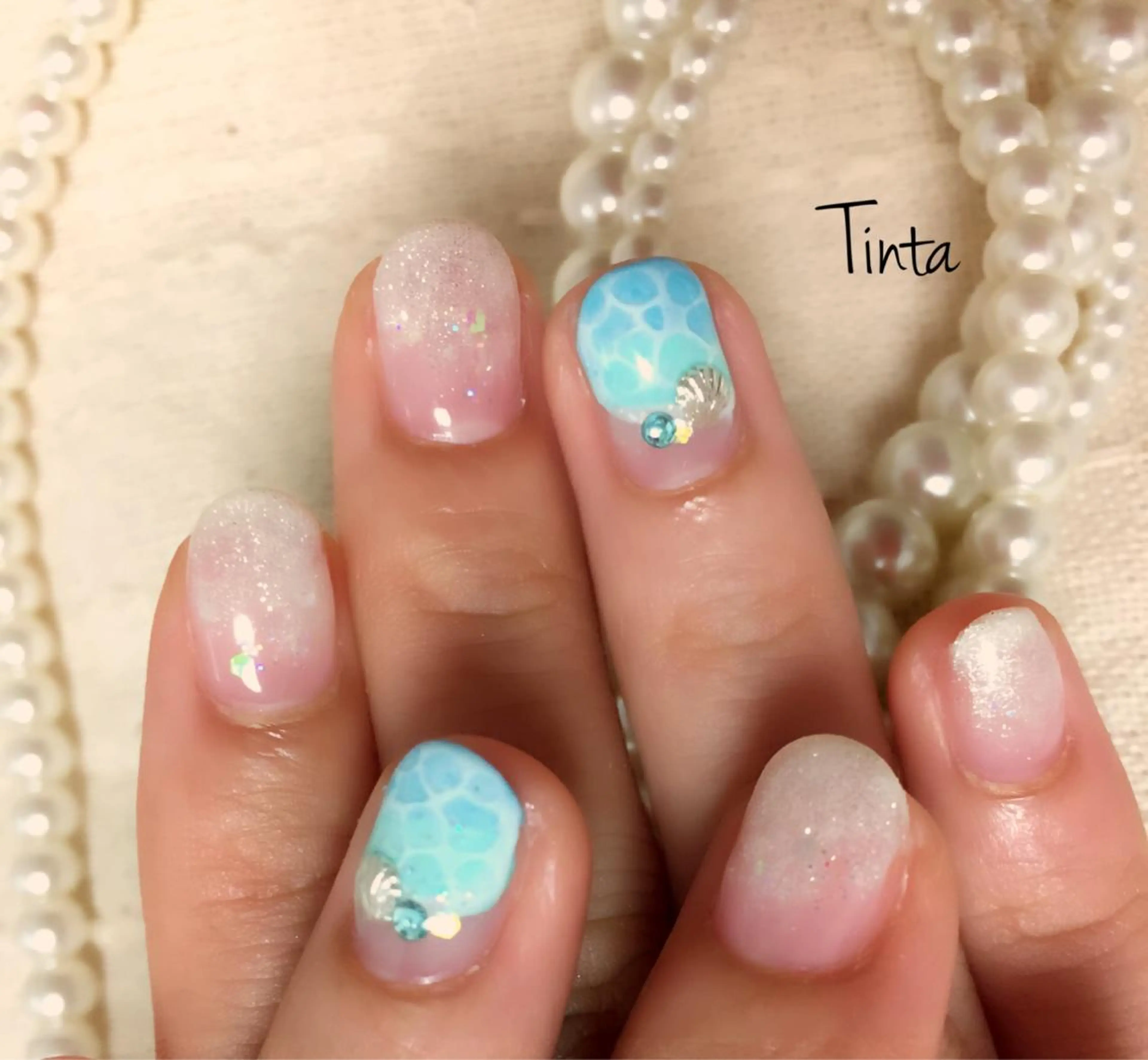 ネイル グラデーション ホワイト 馬場 典子のネイルデザイン