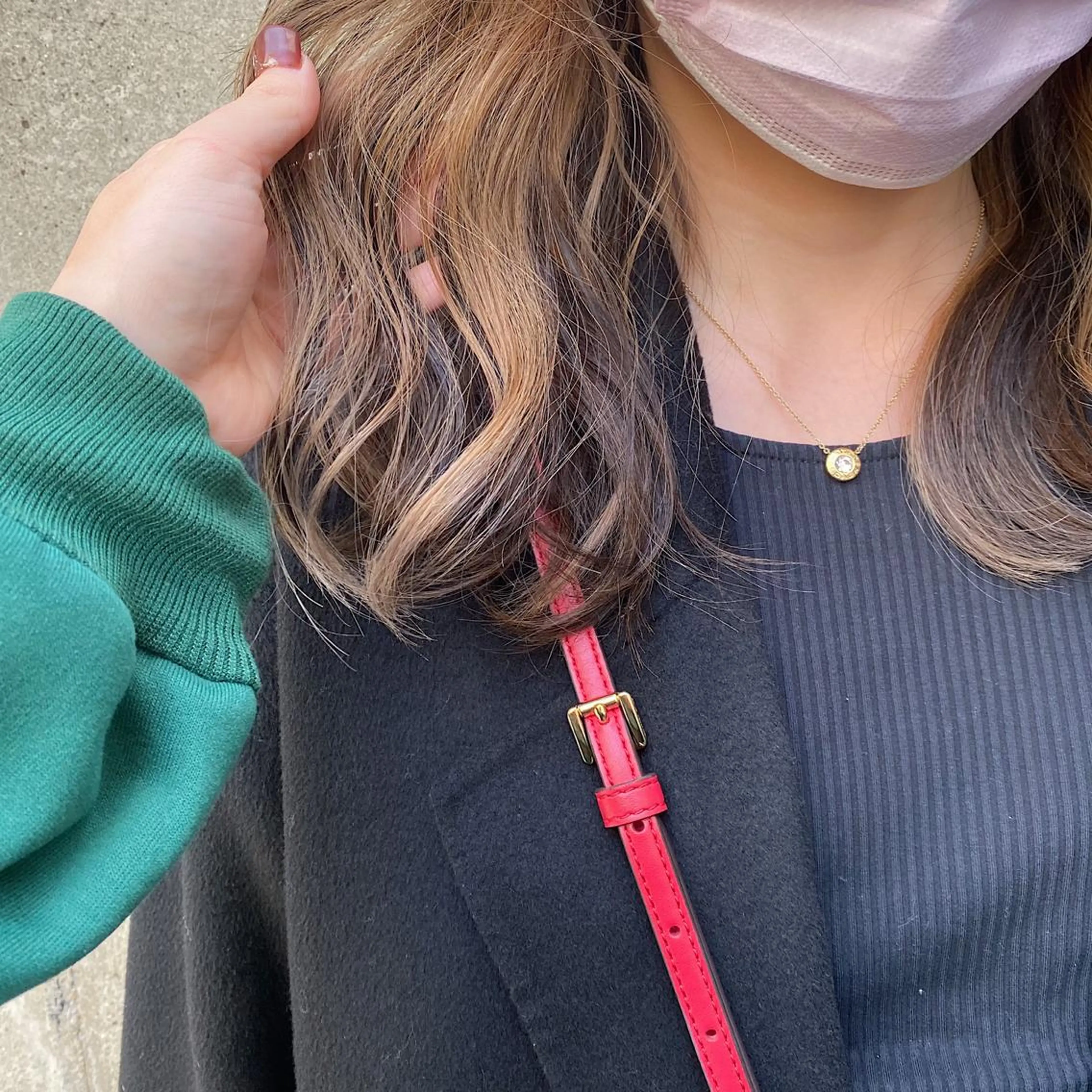 セミロング カラー イヤリングカラー ブリーチ指名 NO1🌈SAKIのヘアスタイル