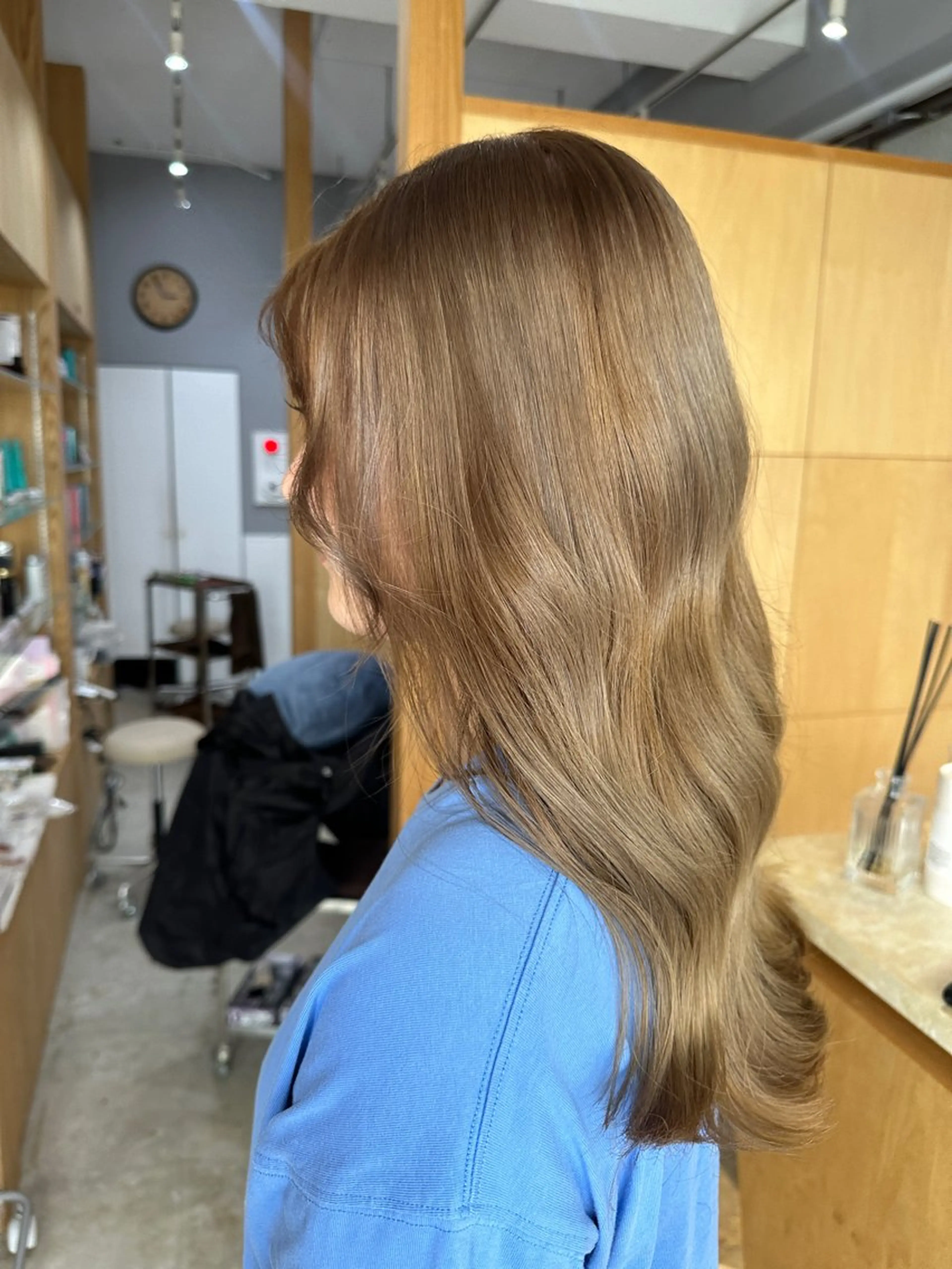 ミディアム miloc MOMOKAのヘアスタイル