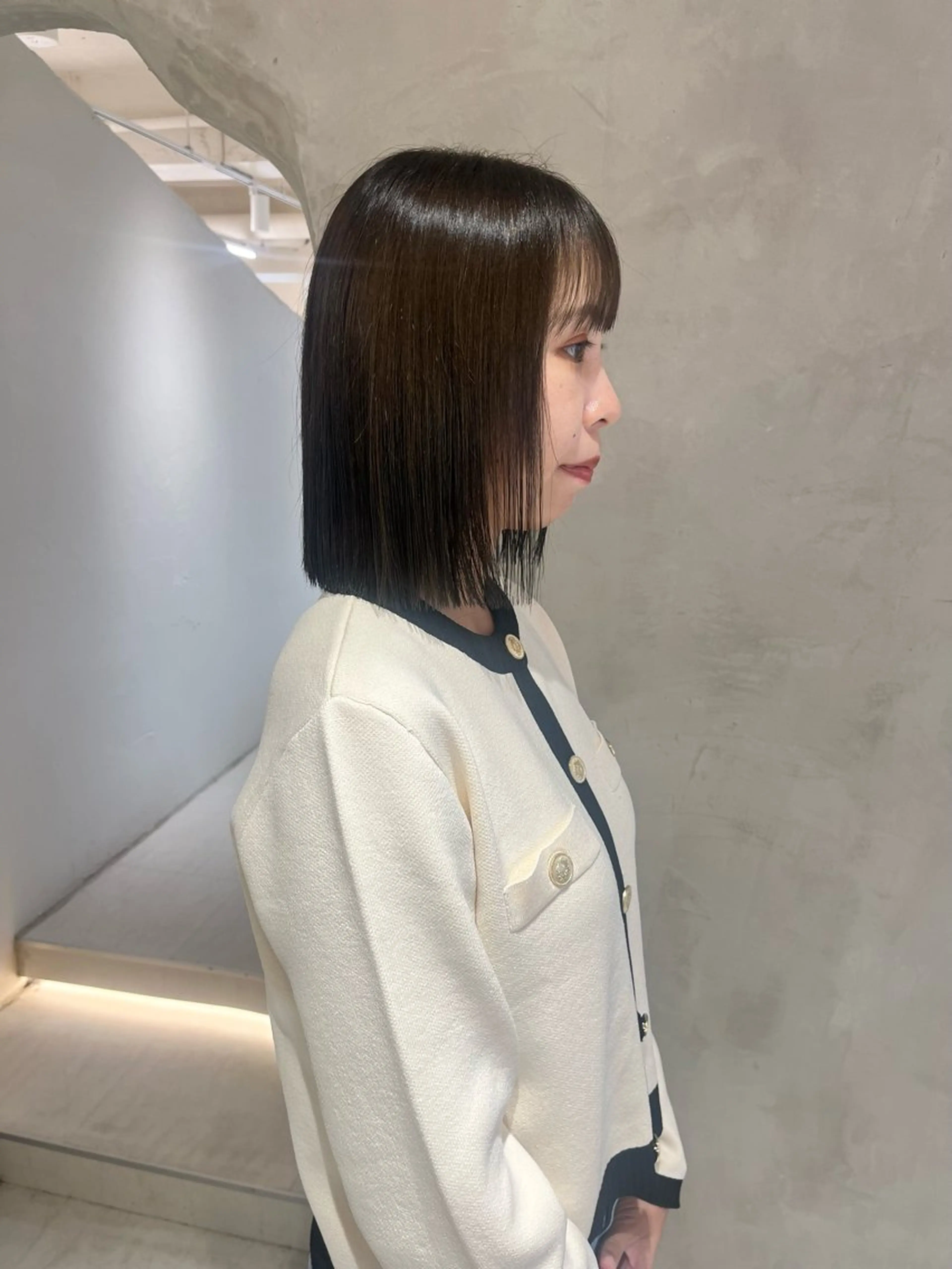 ミディアム カラー 切りっぱなしボブ ボブ カット ヘアカラー トリートメント 切りっぱなしボブ/ 艶カラー/綾莉のヘアスタイル