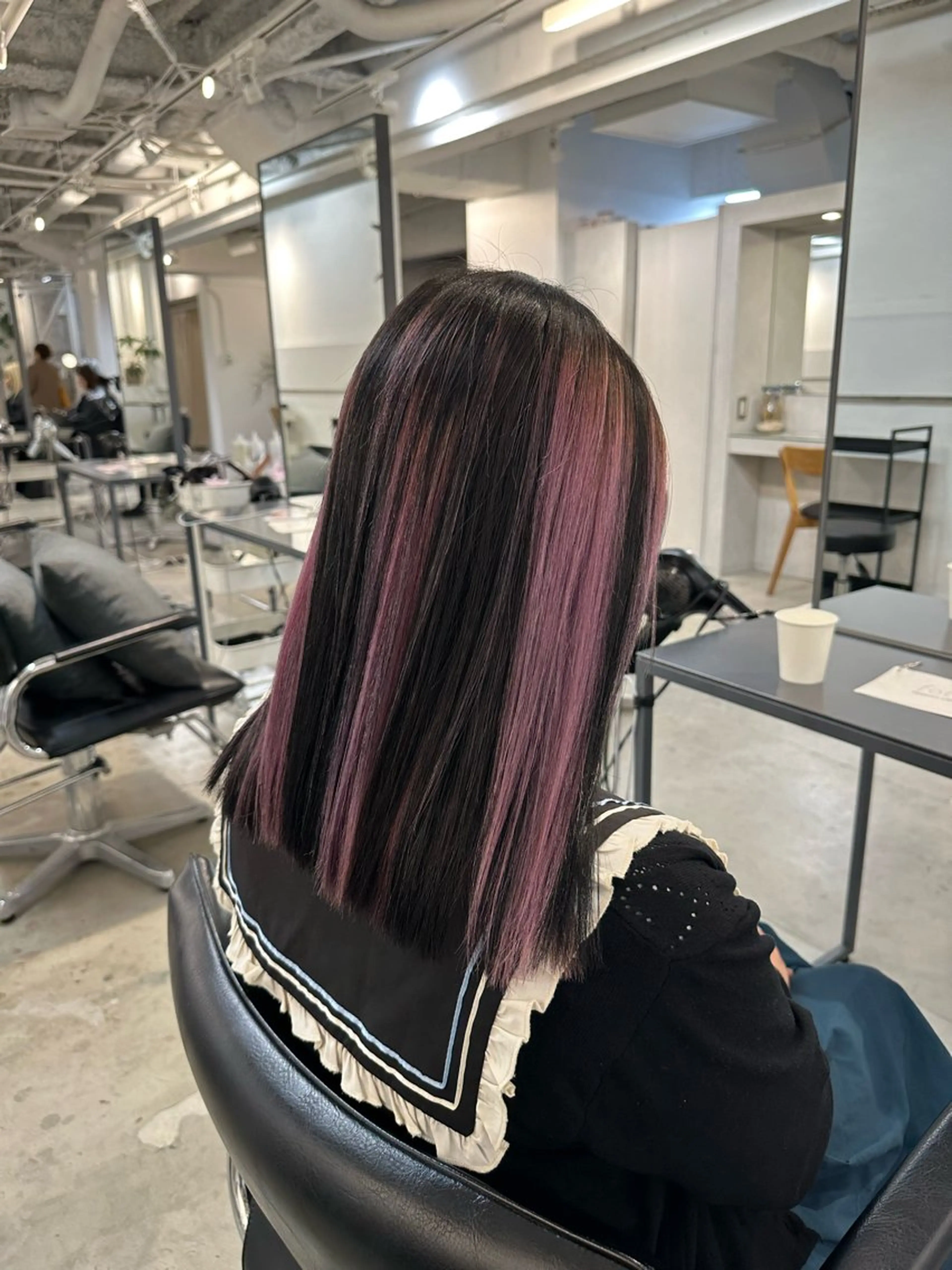 カラー MOE レイヤー/新宿三丁目のヘアスタイル