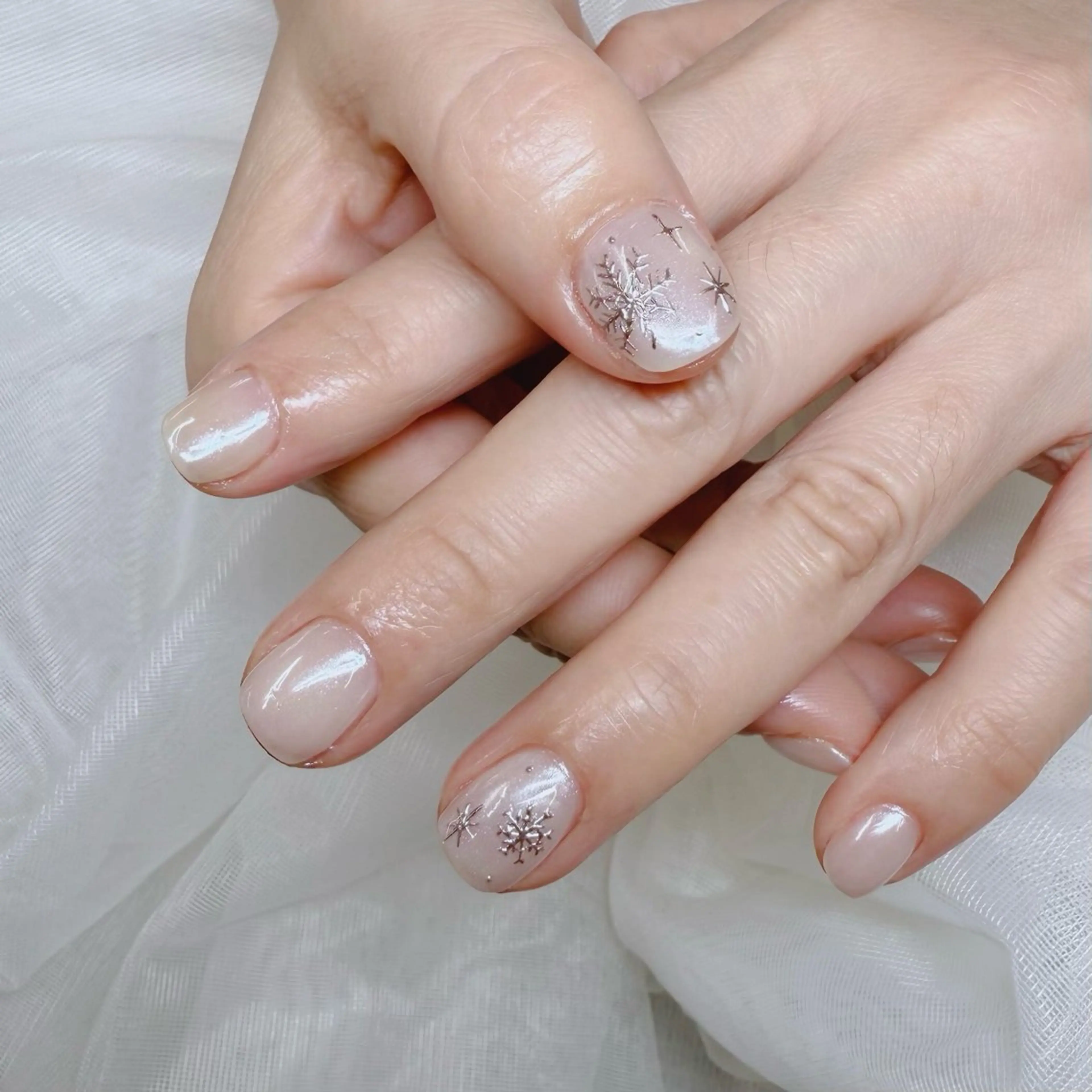 ネイル アートネイル ミラーネイル シルバー ホワイト 冬ネイル Amie NAILのネイルデザイン