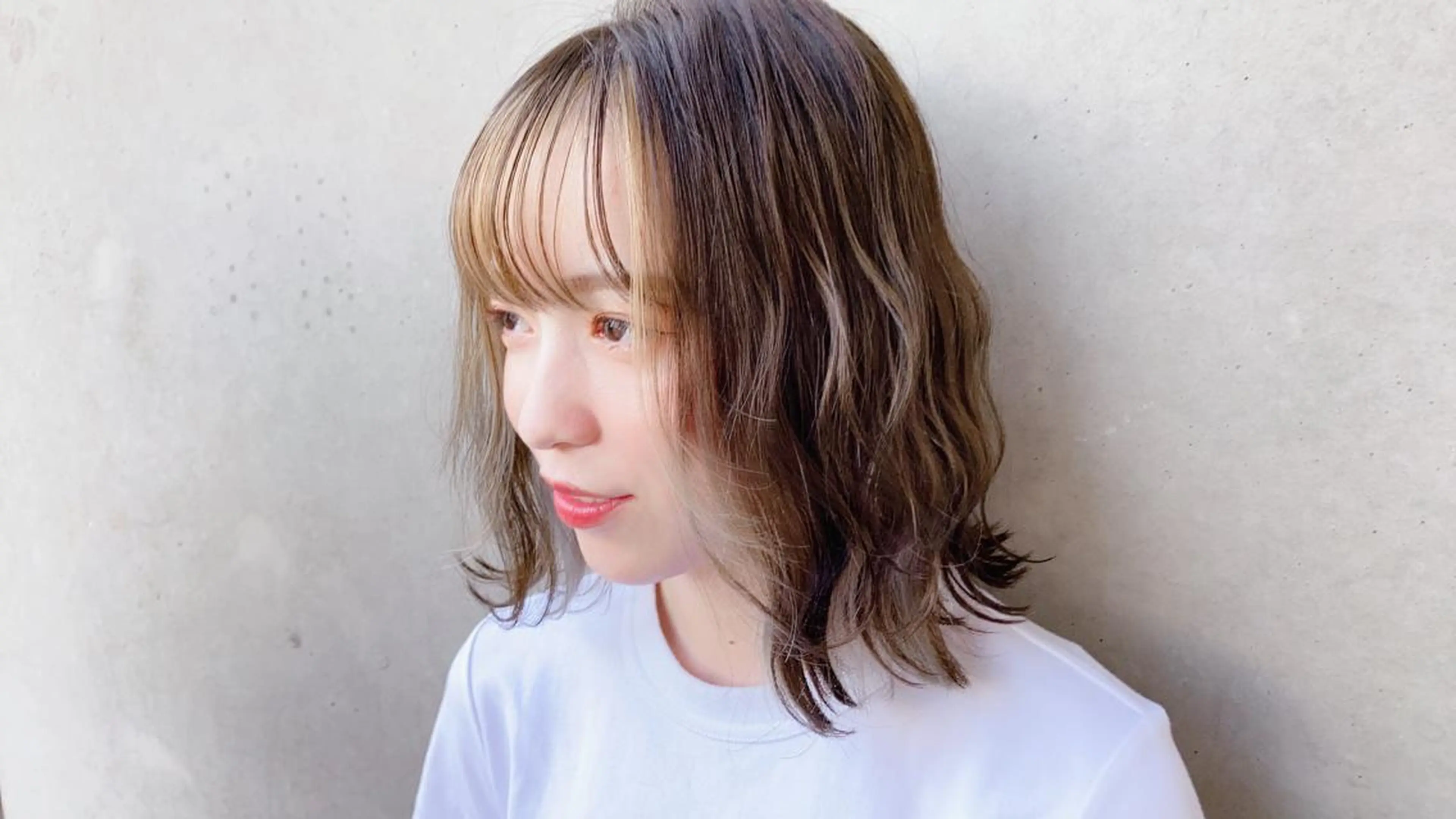 ミディアム カラー インナーカラー シースルーバング Natural KeEのヘアスタイル